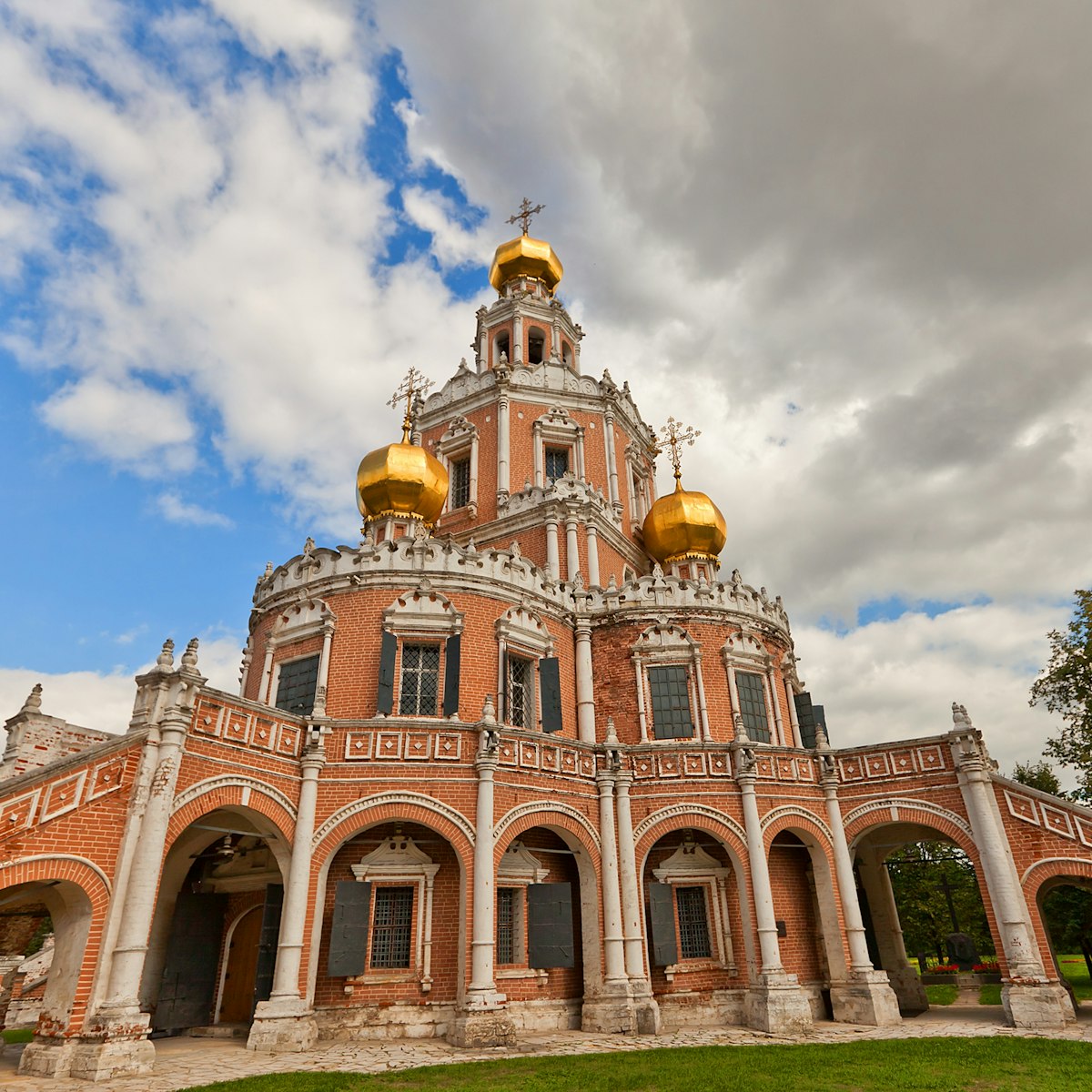 Church of the Intercession at Fili (circa 1694) in Moscow, Russia. Naryshkin baroque church commissioned by the boyar Lev Naryshkin in his suburban estate Fili; Shutterstock ID 215970202; Your name (First / Last): Josh Vogel; Project no. or GL code: 56530; Network activity no. or Cost Centre: Online-Design; Product or Project: 65050/7529/Josh Vogel/LP.com Destination Galleries