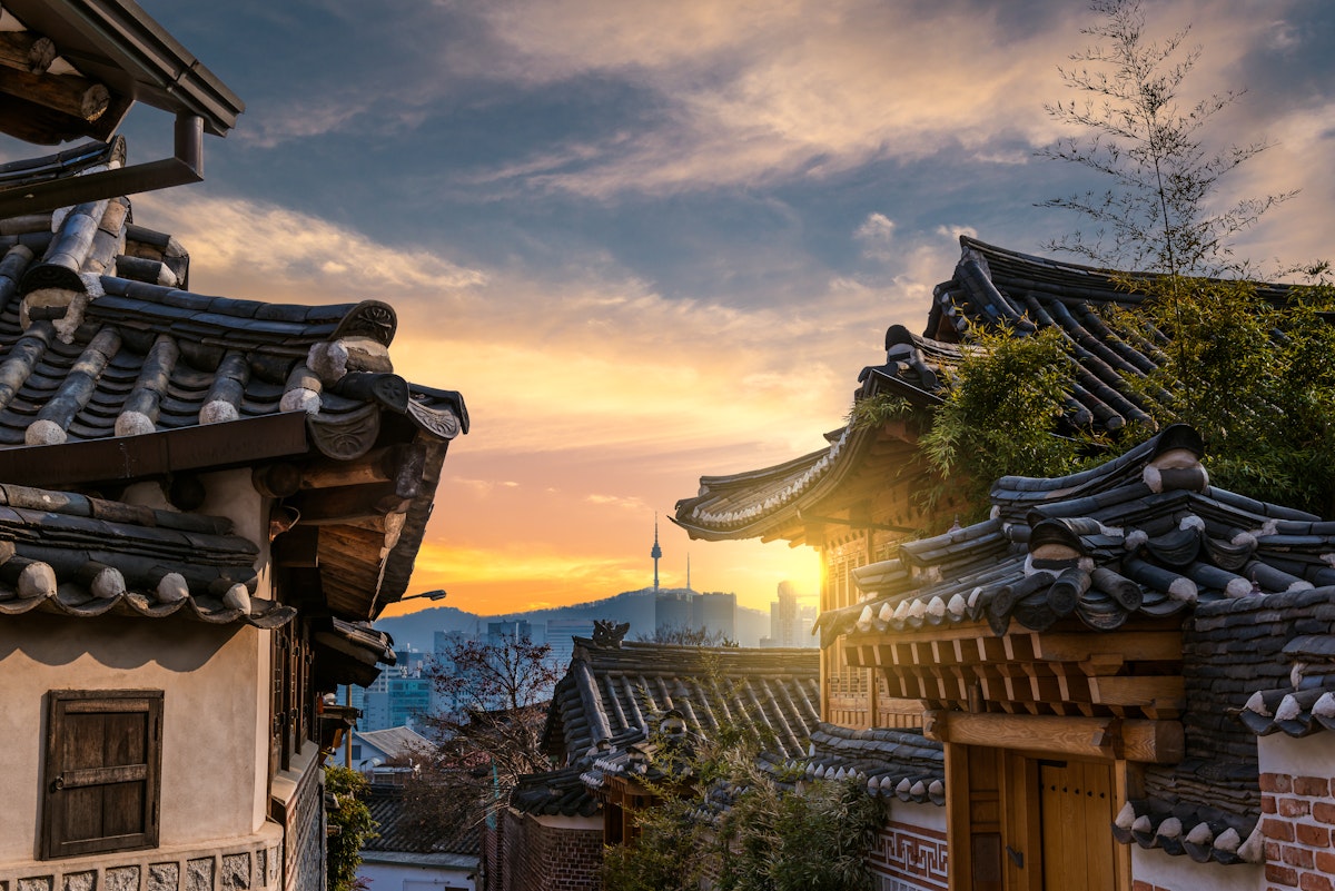Traditional Korean style architecture at Bukchon Hanok Village in Seoul, South Korea.; Shutterstock ID 284085128; Your name (First / Last): Josh Vogel; Project no. or GL code: 56530; Network activity no. or Cost Centre: Online-Design; Product or Project: 65050/7529/Josh Vogel/LP.com Destination Galleries