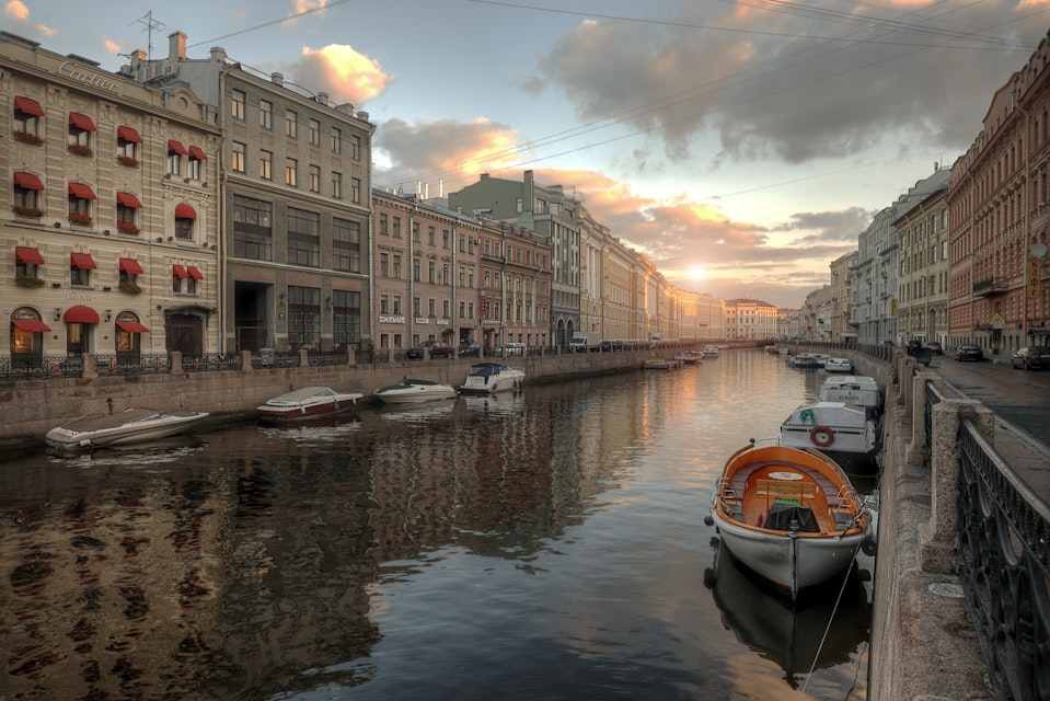 canals of St. Petersburg ..