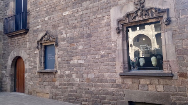 Side view of Museu d'Història de Barcelona