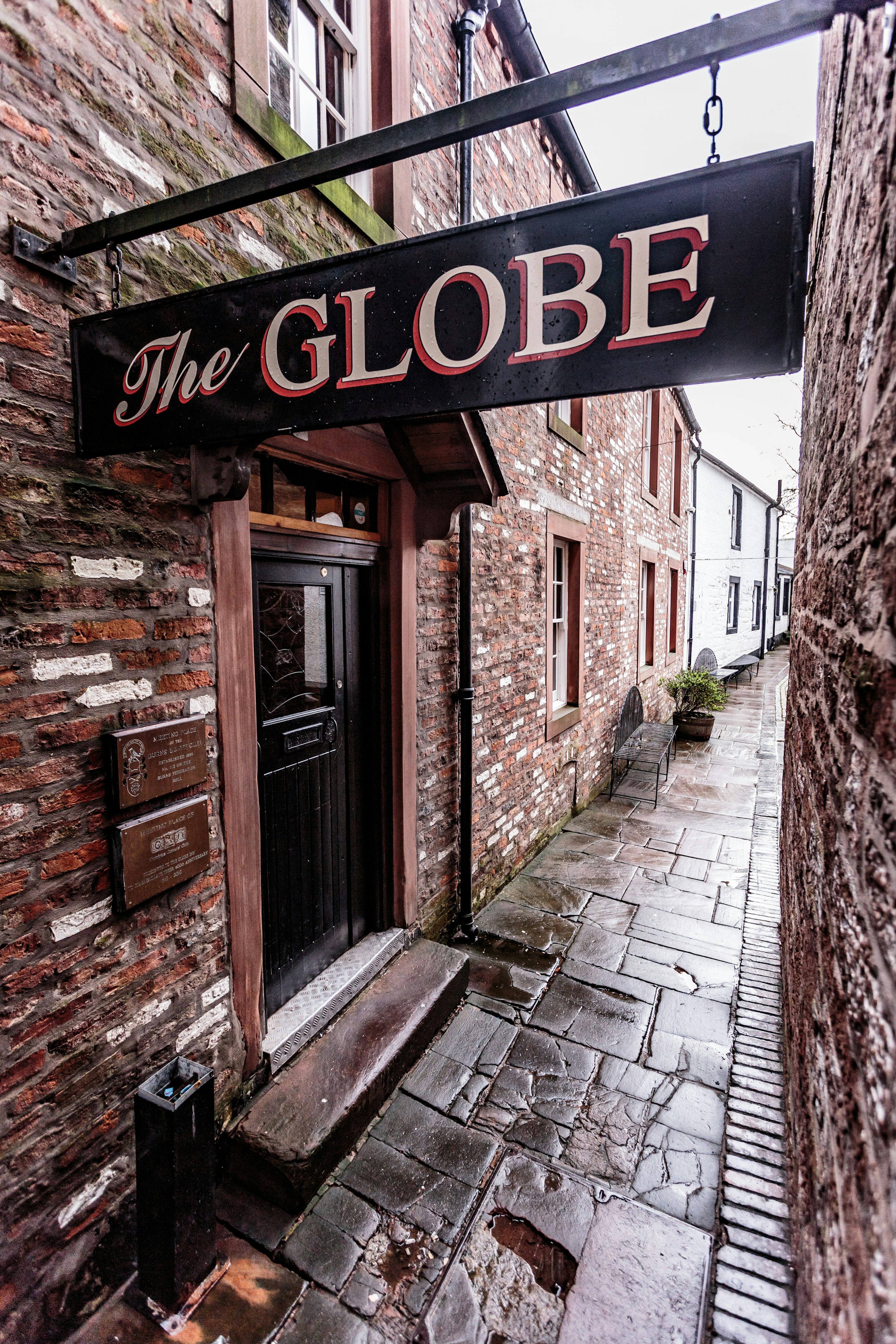 Flagstones wined towards the The Globe Inn which was Robert Burns’ favourite pub