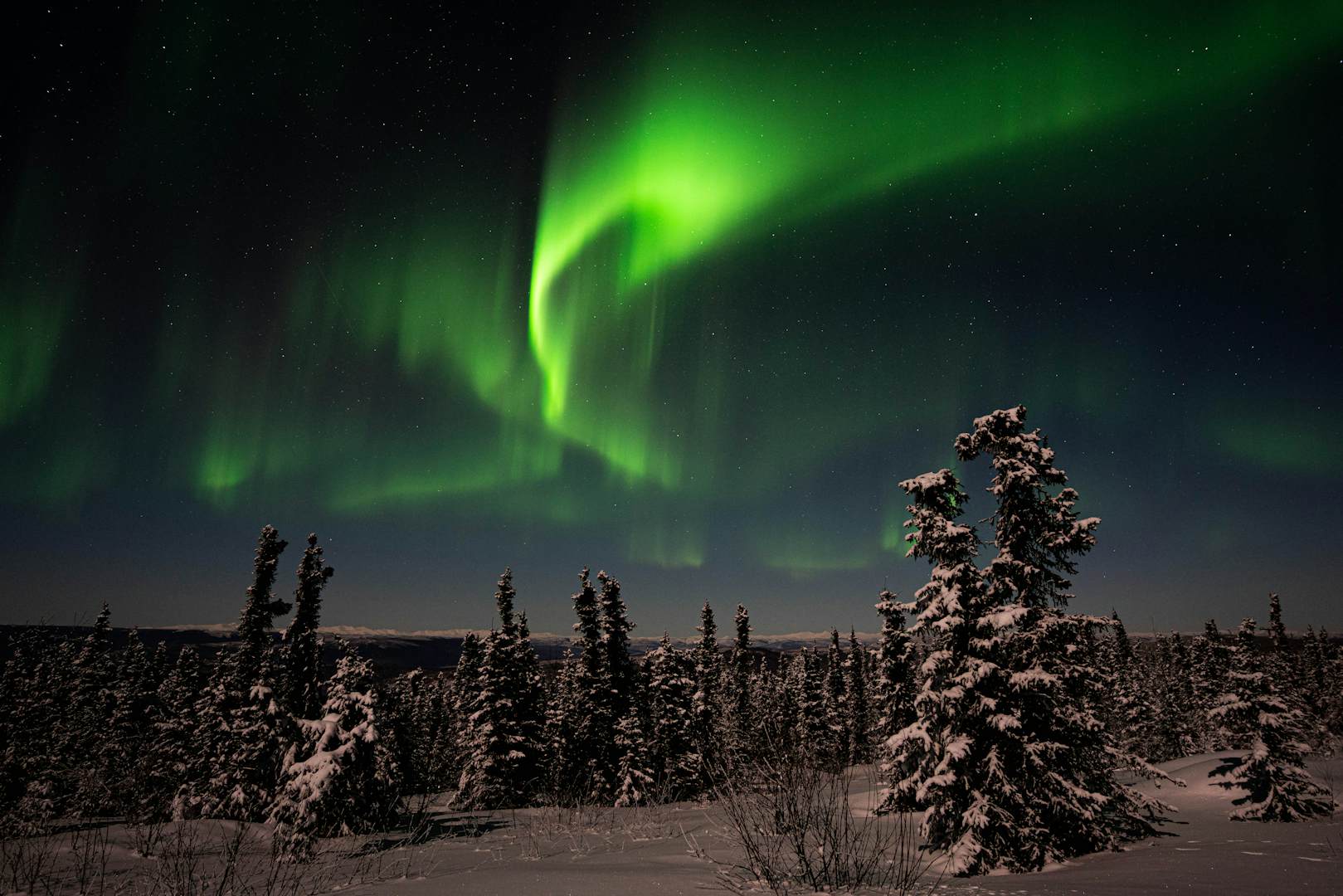 一些技巧可以帮助您提高捕获北极光的出色照片的机会