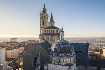 View over the Saint Mary Major (Santa Maria Maggiore) Basilica and Colleoni Chapel in Upper Town (Città Alta), in Bergamo.