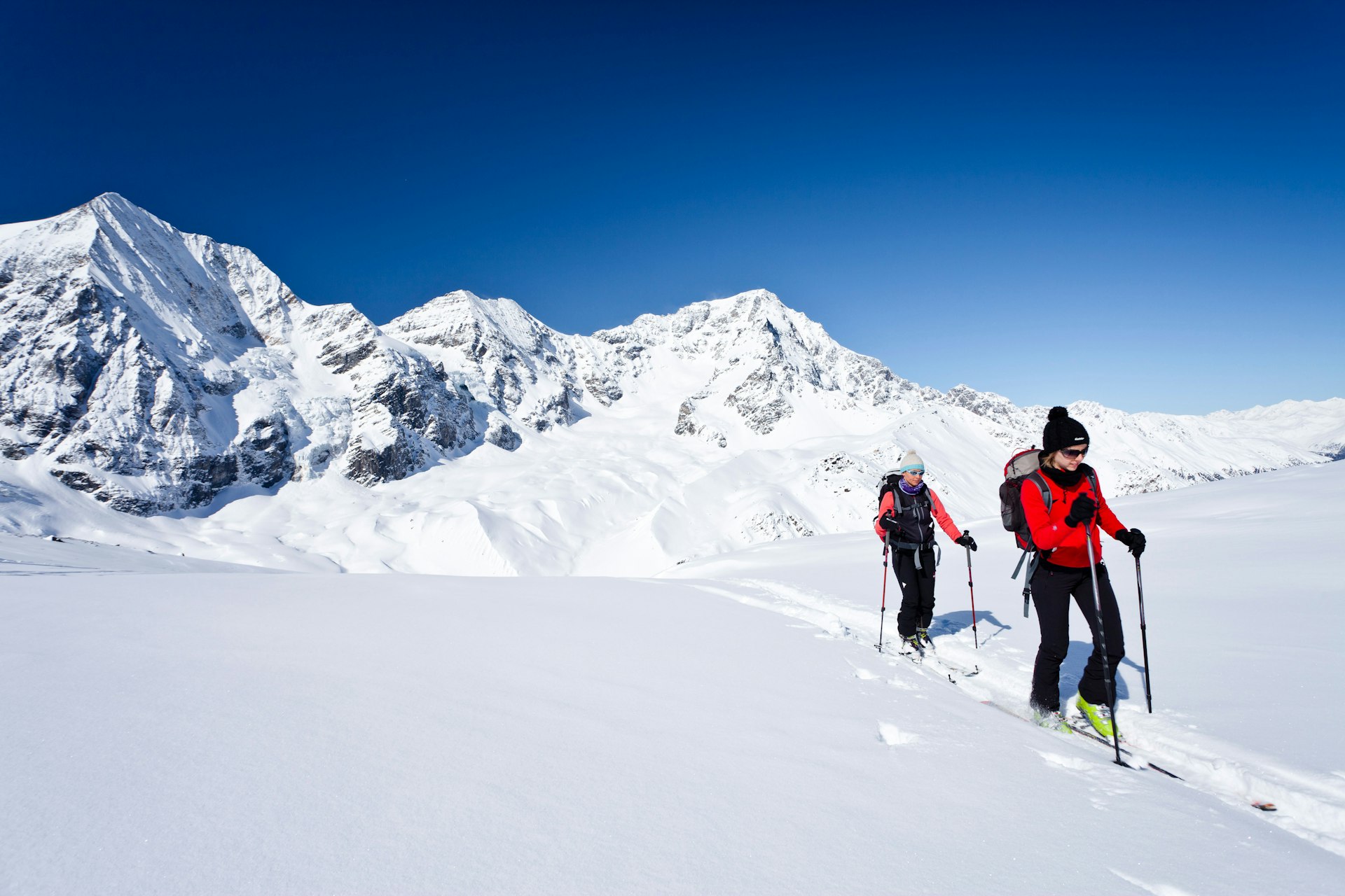 Ski tourers ascending Mt Hintere Schoentaufspitze or Punta Beltovo di Dentro, Mt Koenigsspitze or Grand Zebru, Mt Ortler