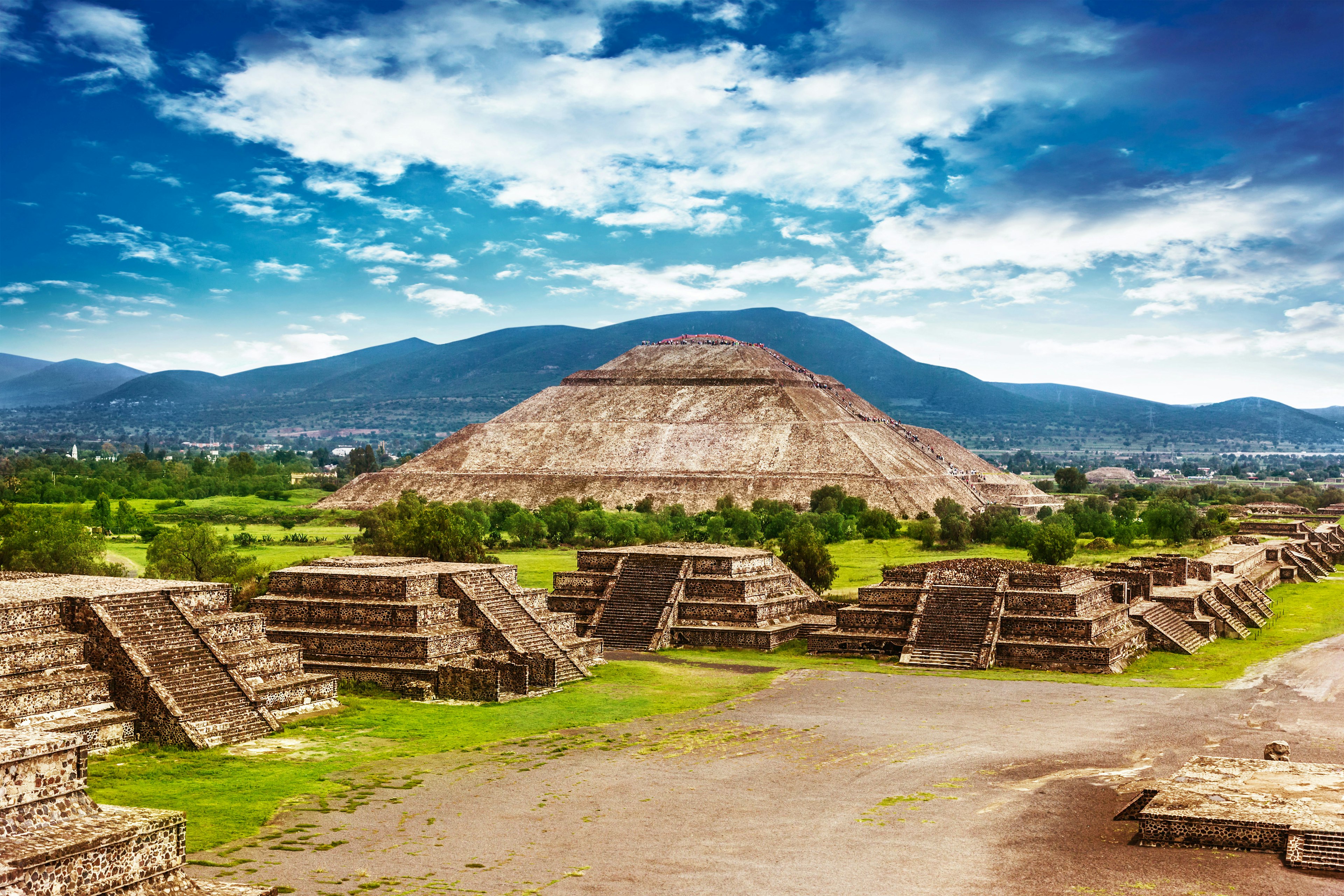 Pyramids of the Sun and Moon on the Avenue of the Dead, Teotihuacan a