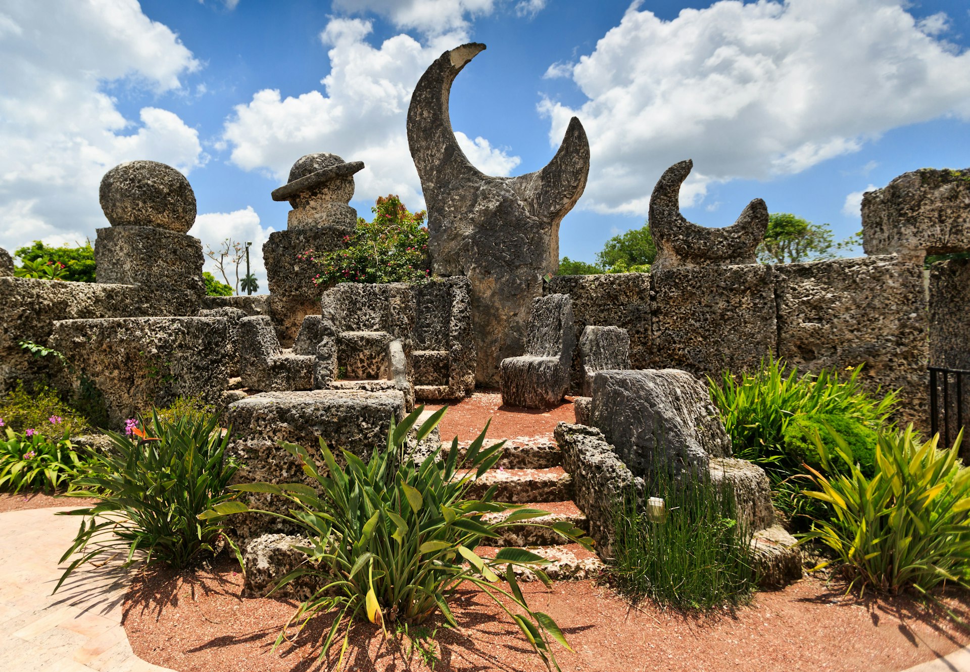 Vista externa do Coral Castle em Homestead, Flórida 