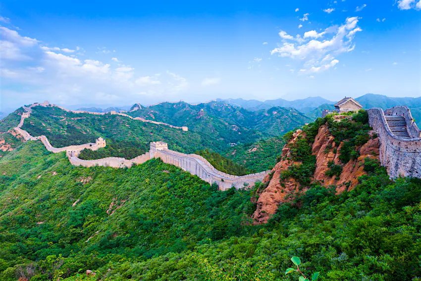 shutterstockRF_275491826.jpg A stretch of the Great Wall with green mountains in the background.