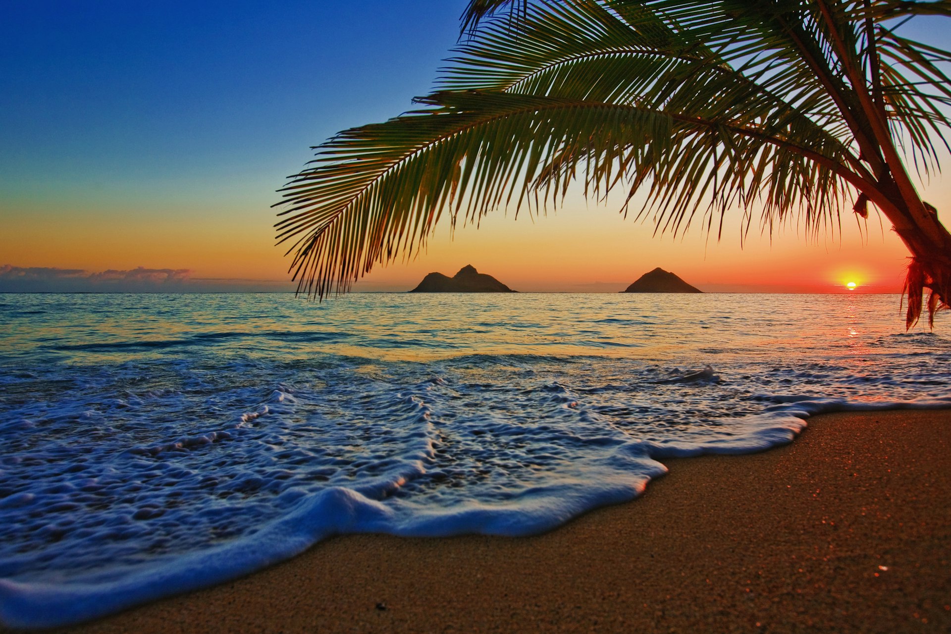 Pacific coast sunrise at Lanikai beach in Hawaii