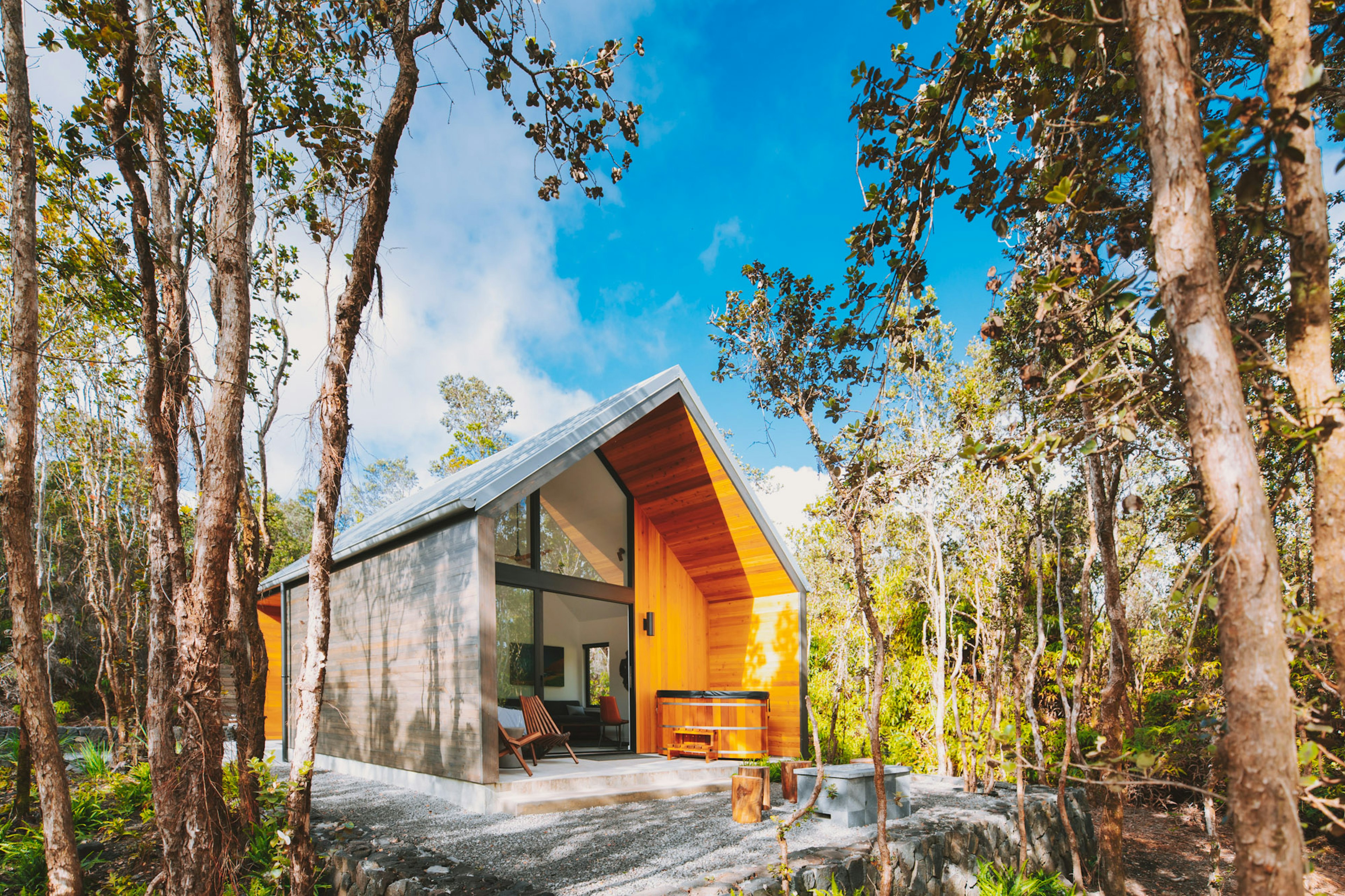 The modern Kūono cabin at Volcano, on Hawaii's Big Island, in daylight