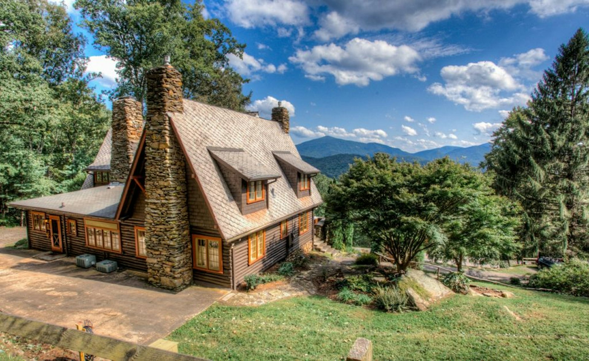 A traditional craftsman-style log home near Asheville, North Carolina