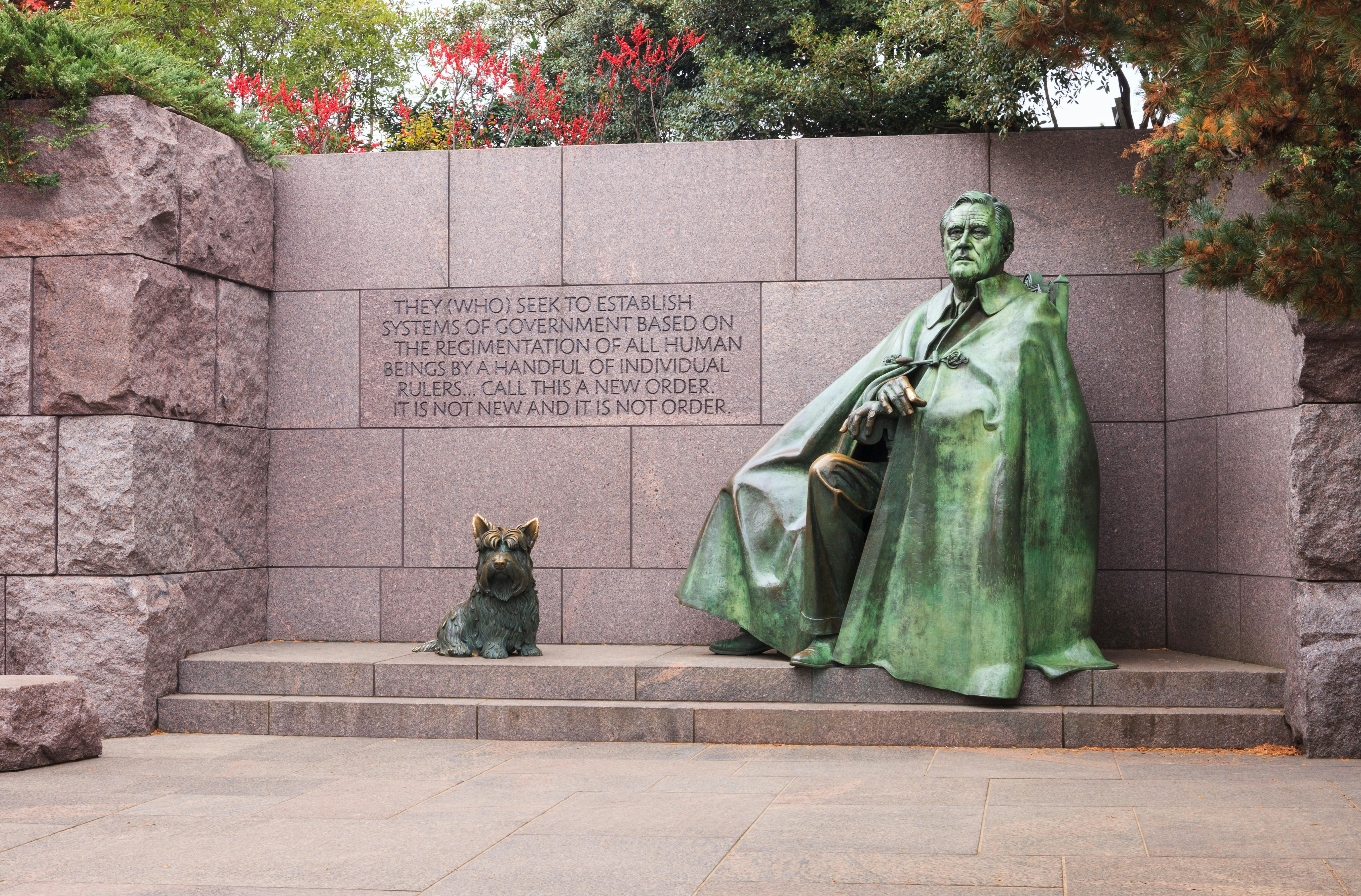 WASHINGTON, DC - NOVEMBER 16, 2014:  The statue of Franklin Delano Roosevelt and his dog on the National Mall in autumn is a major tourist attraction.