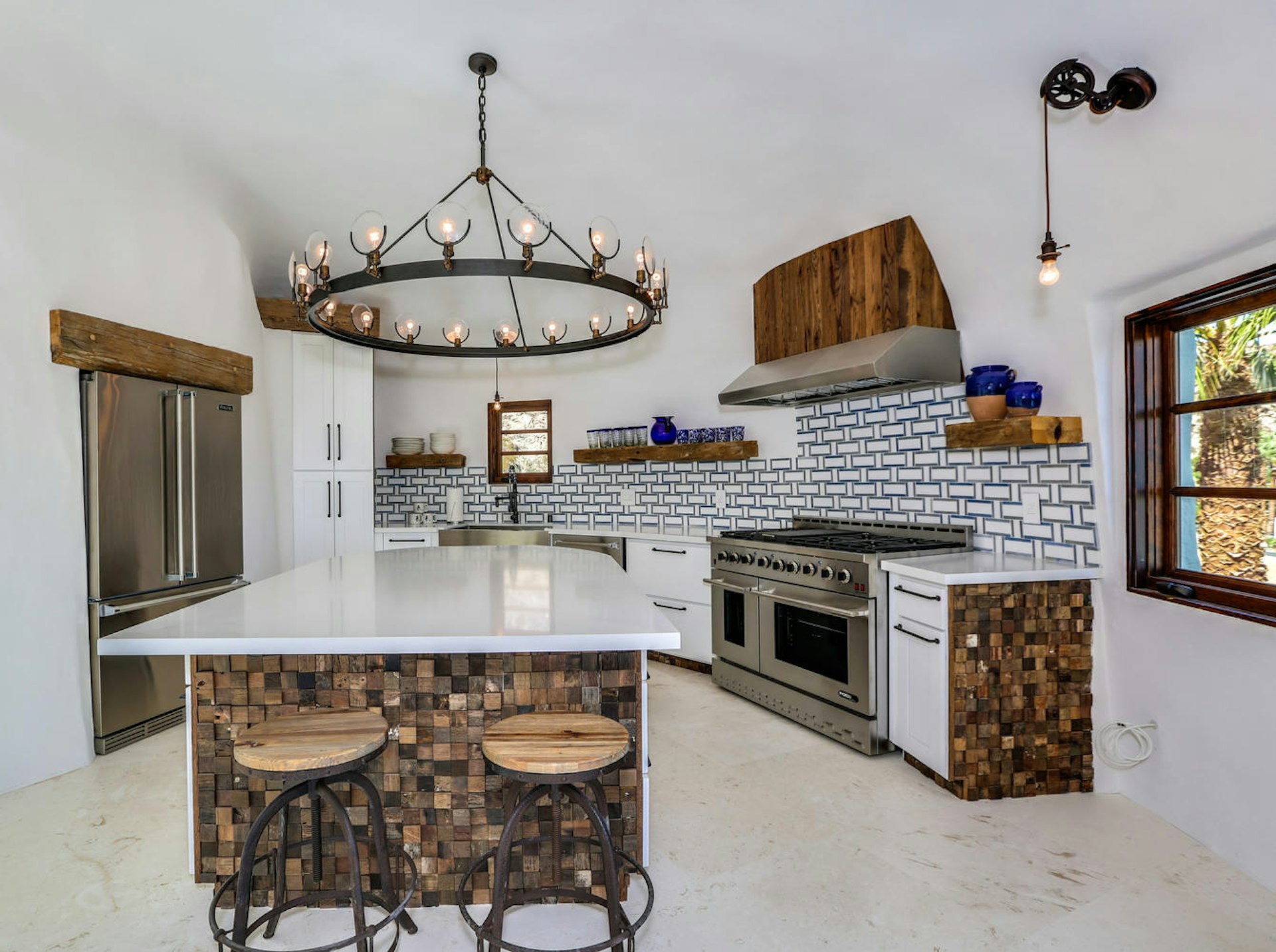 The round kitchen at 400 W Camino Alturas