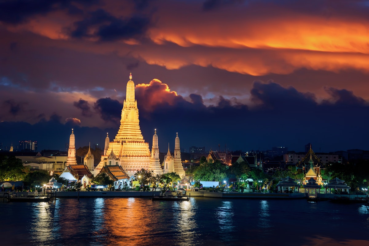 日落期间曼谷的Wat Arun Temple。