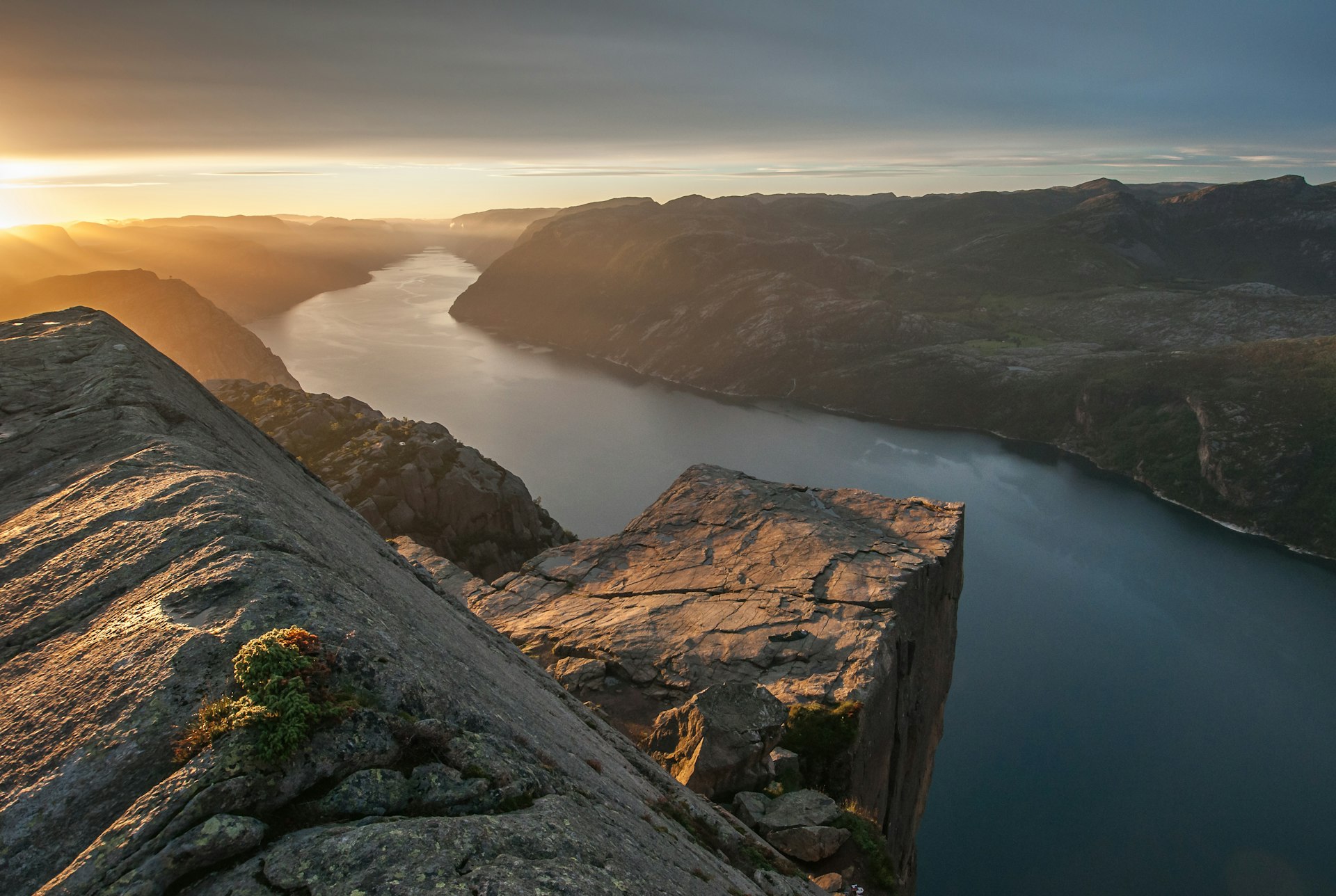 500px Photo ID: 68482341 - When you look closely you can see my sleeping bag on the plattform.