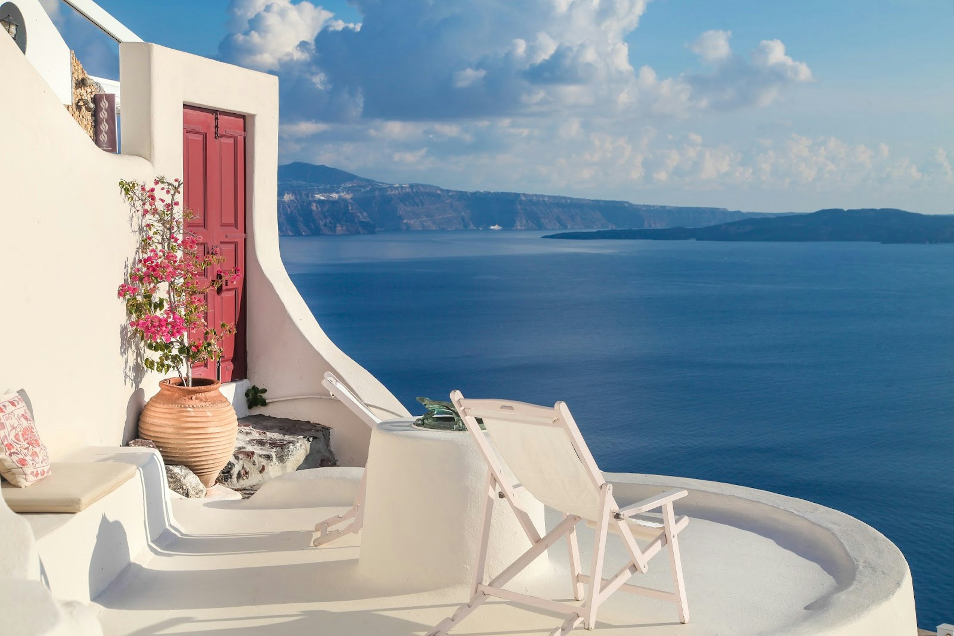 Airbnb-Oia-South-Aegean-Greece.jpg