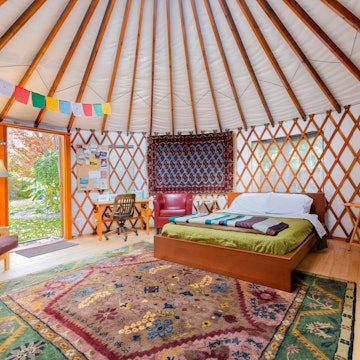 Urban Yurt in Large Garden Oasis (Boise, ID, United States)
You will all but forget you’re in the middle of Boise at this garden oasis just a short walk from the Buena Vista foothills. This urban yurt comes complete with wood floors, a skylight and a working desk for those wanting to WFY (work from yurt).