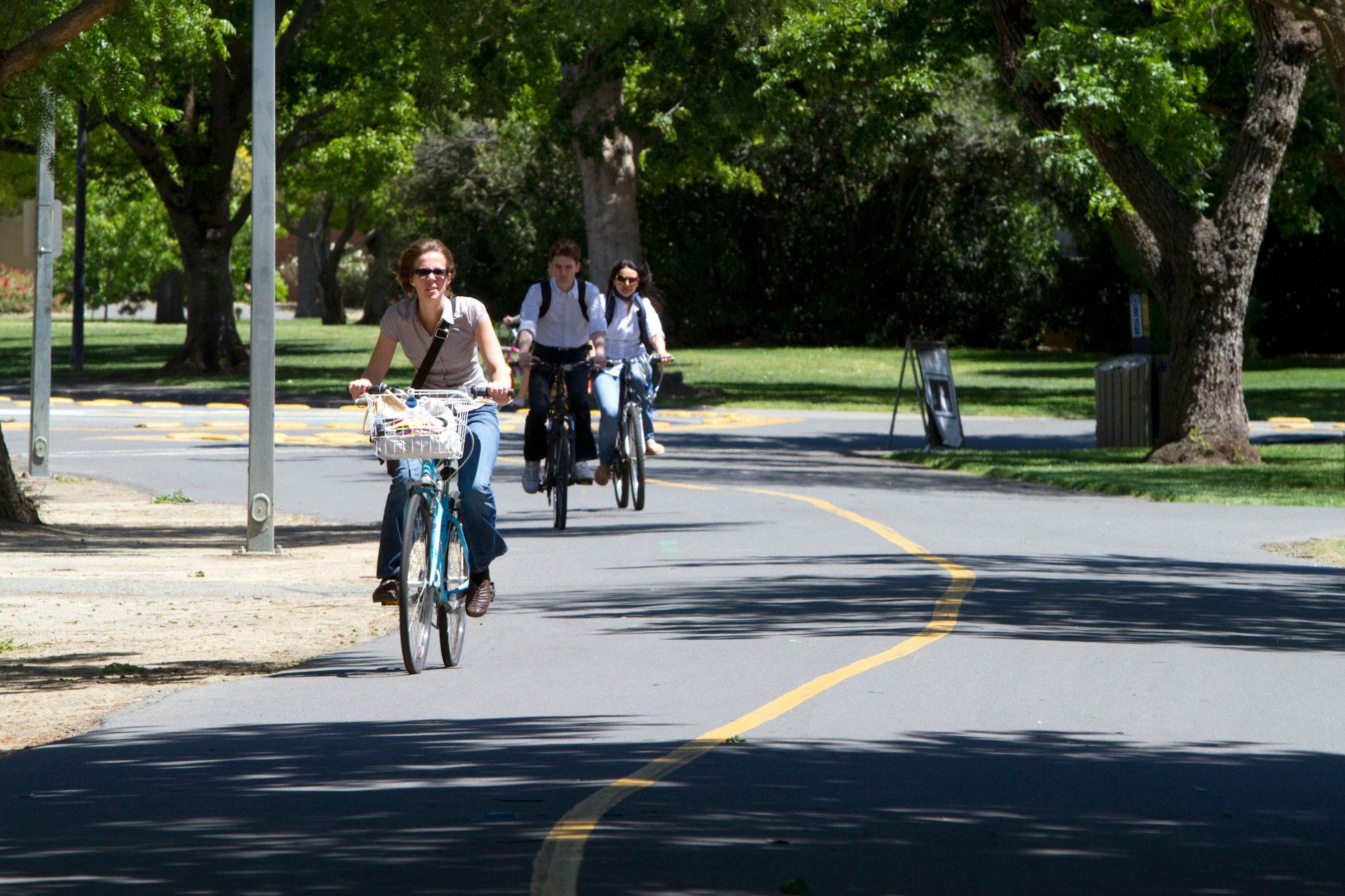 Cykelvägar på campus i UC Davis, Kalifornien, USA.