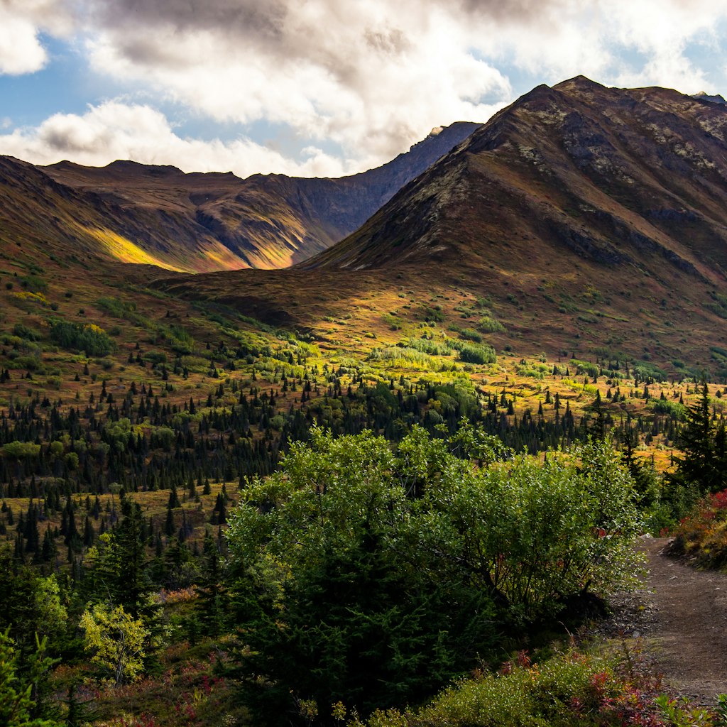A overlook view of South Fork Eagle River valley and Hanging Valley in Chugach State Park, Alaska.