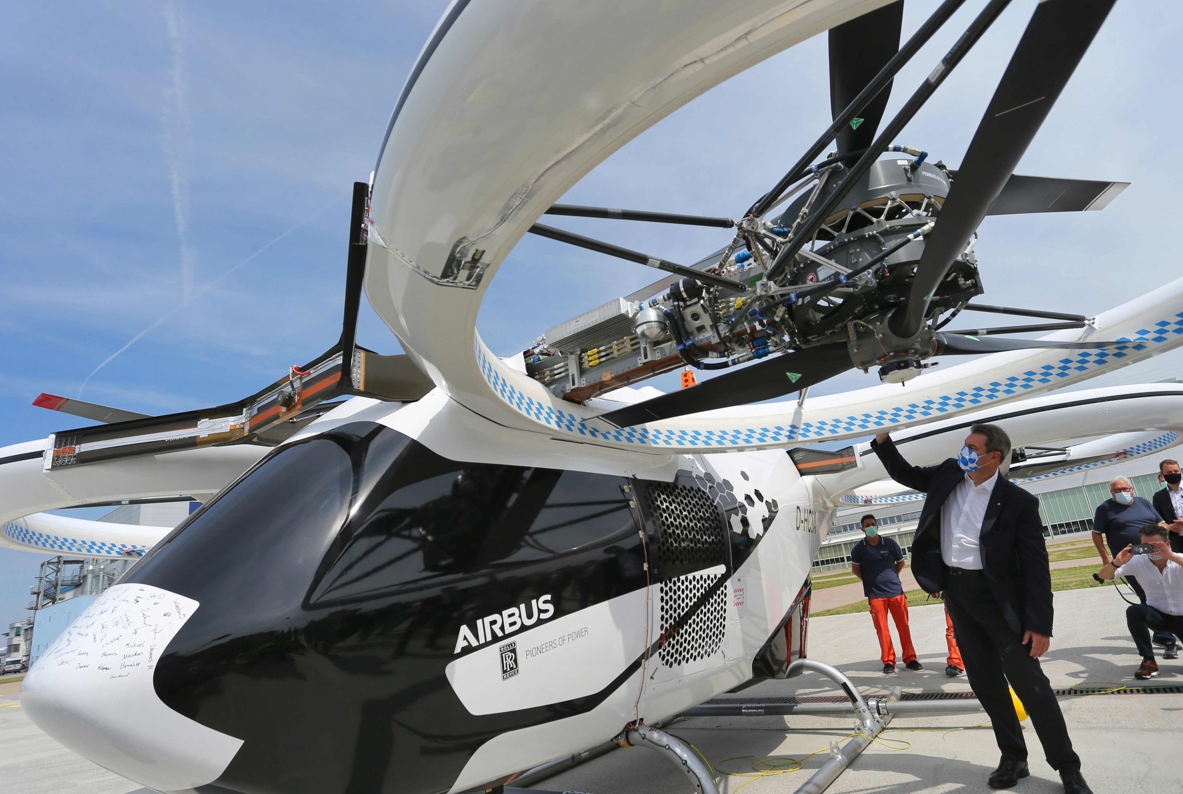 Bavarian prime minister Markus Söder examines the CityAirbus