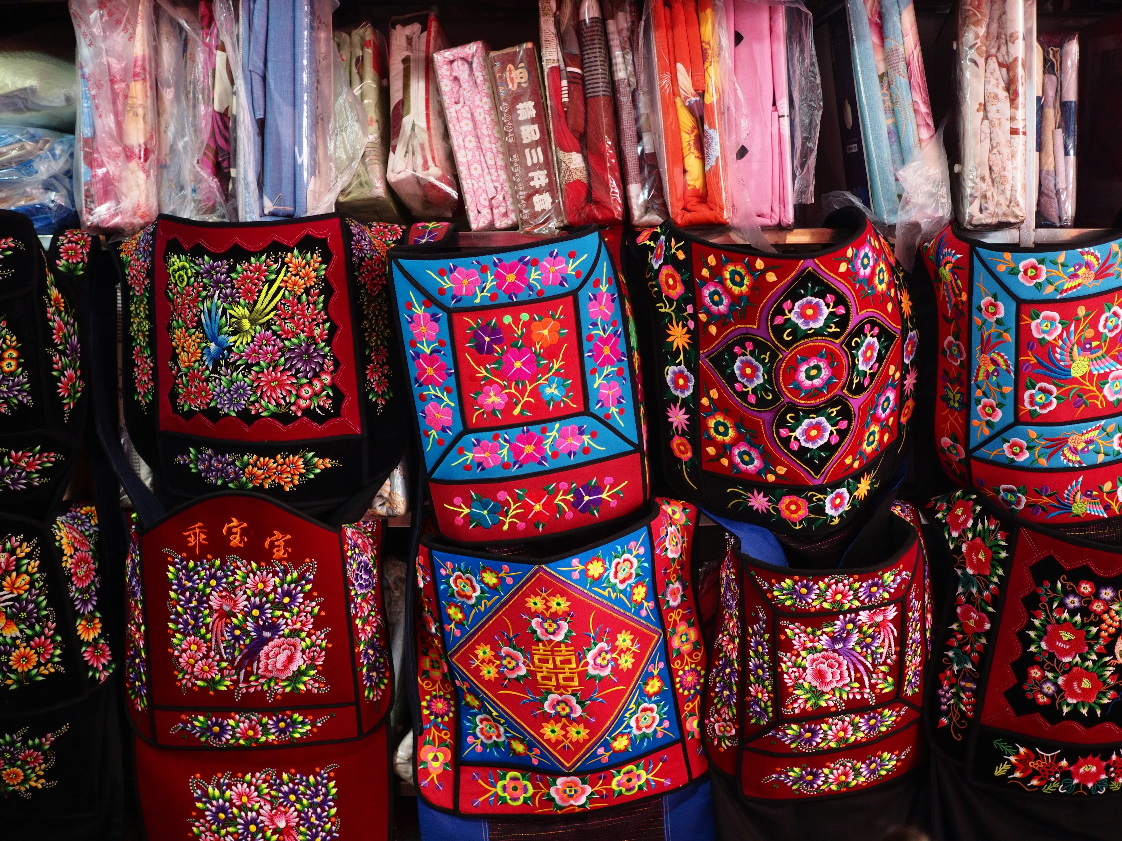 Danzhai market Miao baby carriers.JPG