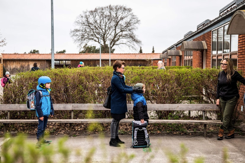 Parents with their children stand in queue waiting to get inside Stengaard School north of Copenhagen, Denmark, on April 15, 2020, after the new coronavirus lockdown. - Denmark began reopening schools on April 15, 2020 for younger children after a month-long closure over the novel coronavirus, becoming the first country in Europe to do so. Nurseries, kindergartens and primary schools were reopening, according to an AFP correspondent, after they were closed on March 12, 2020 in an effort to curb the COVID-19 pandemic. (Photo by Ólafur Steinar Gestsson / Ritzau Scanpix / AFP) / Denmark OUT (Photo by OLAFUR STEINAR GESTSSON/Ritzau Scanpix/AFP via Getty Images)