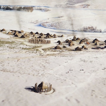 Information panel Durrington Walls Neolithic prehistoric settlement site, near Amesbury, Wiltshire, England, UK. (Photo by: Geography Photos/Universal Images Group via Getty Images)
