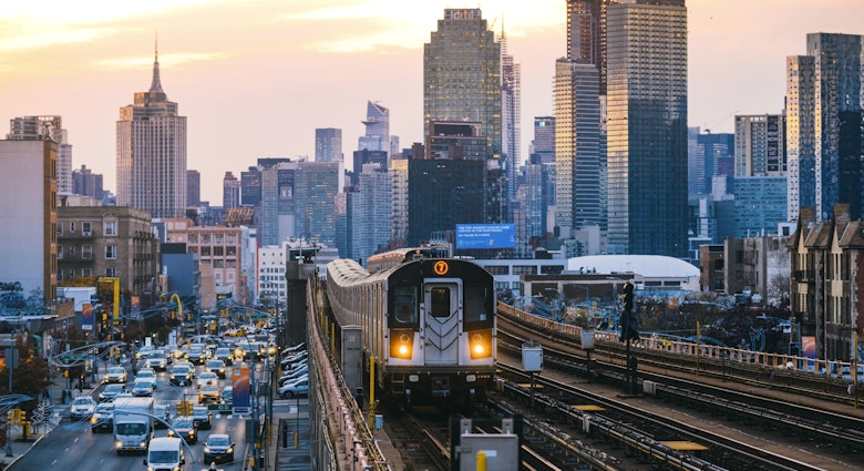 7 Line Subway train in Queens with Manhattan skyline, New York City
