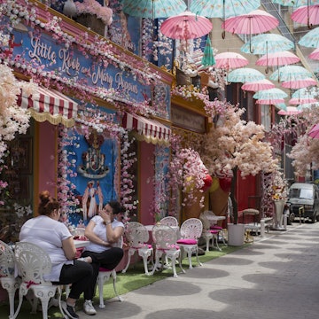 25 May 2020, Greece, Athen: Guests sit in a cafe in the center. Greece relaxes measures imposed because of the Corona pandemic. Taverns, bars and cafes had reopened nationwide. Photo: Socrates Baltagiannis/dpa (Photo by Socrates Baltagiannis/picture alliance via Getty Images)