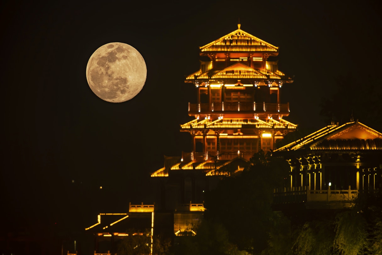 YICHANG, CHINA - APRIL 07: (EDITORS NOTE: Image created using a multiple exposure) A supermoon rises over buildings on April 7, 2020 in Yichang, Hubei Province of China. (Photo by Cao Lida/VCG via Getty Images)