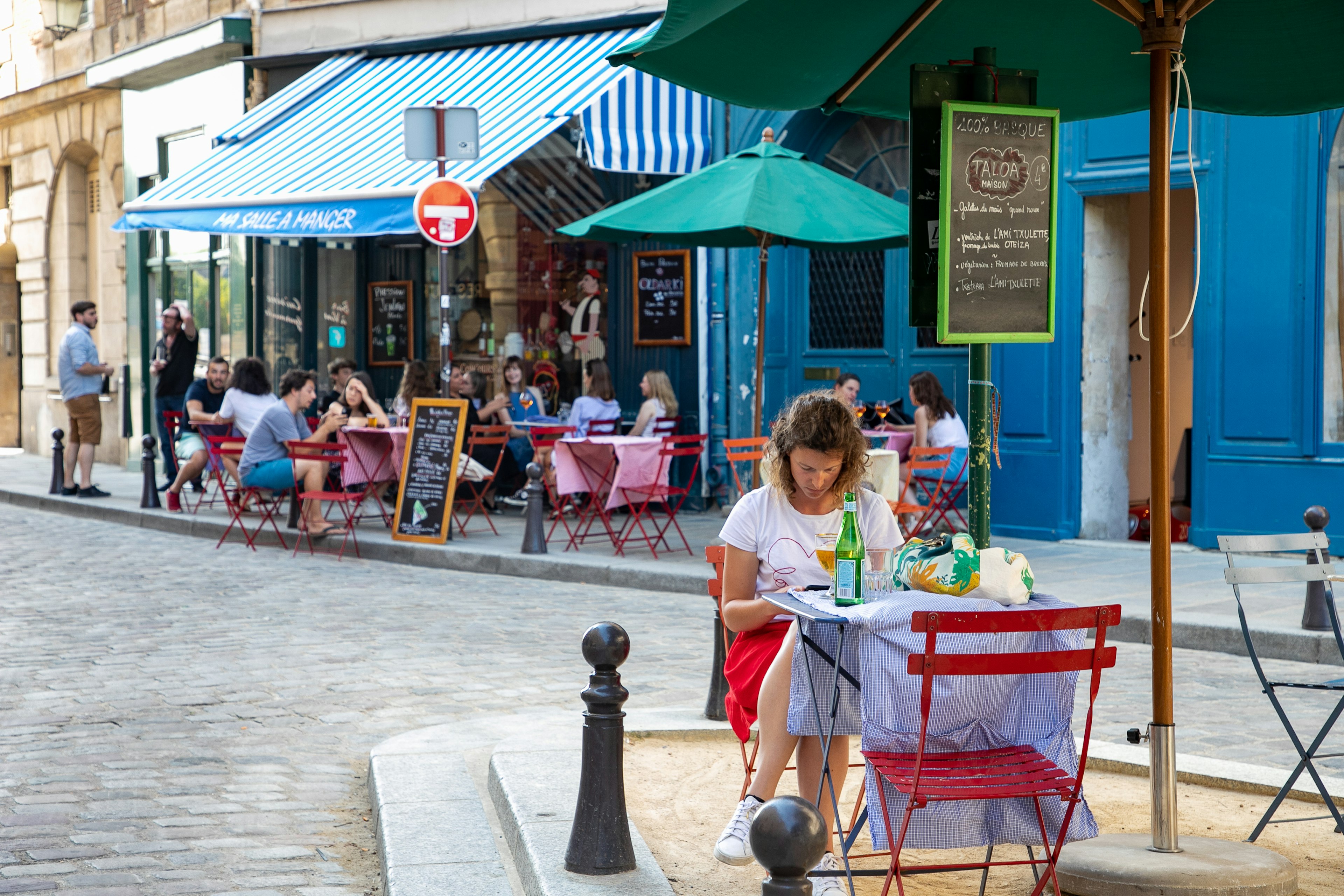 A view at the 'Ma salle a manger' cafe on the Place Dauphine