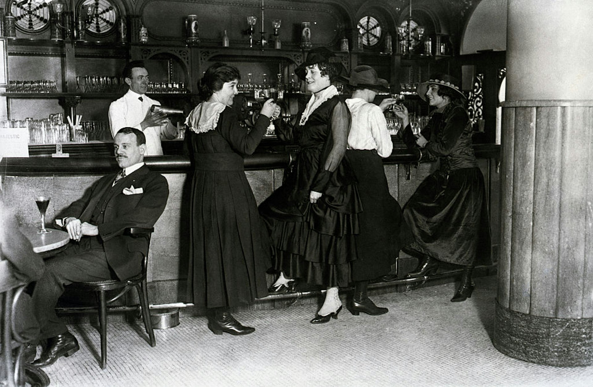 Women at bar in the Hotel Majestic in New York City