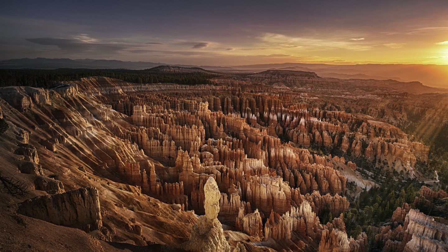 Sunrise over the amphitheatre at Bryce Canyon, as seen from Inspiration Point.