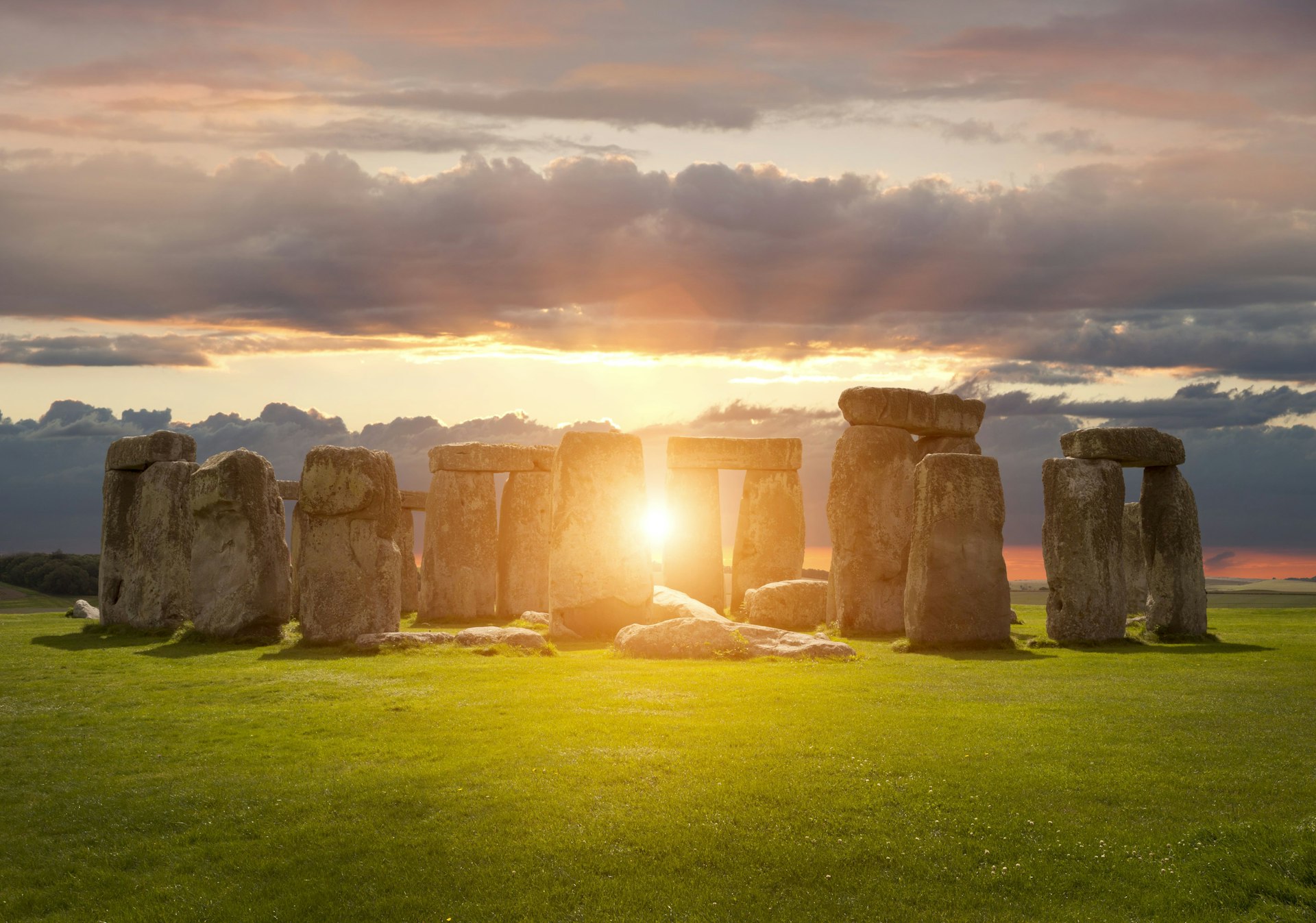 Stonehenge al atardecer, Wiltshire, Inglaterra, Reino Unido.