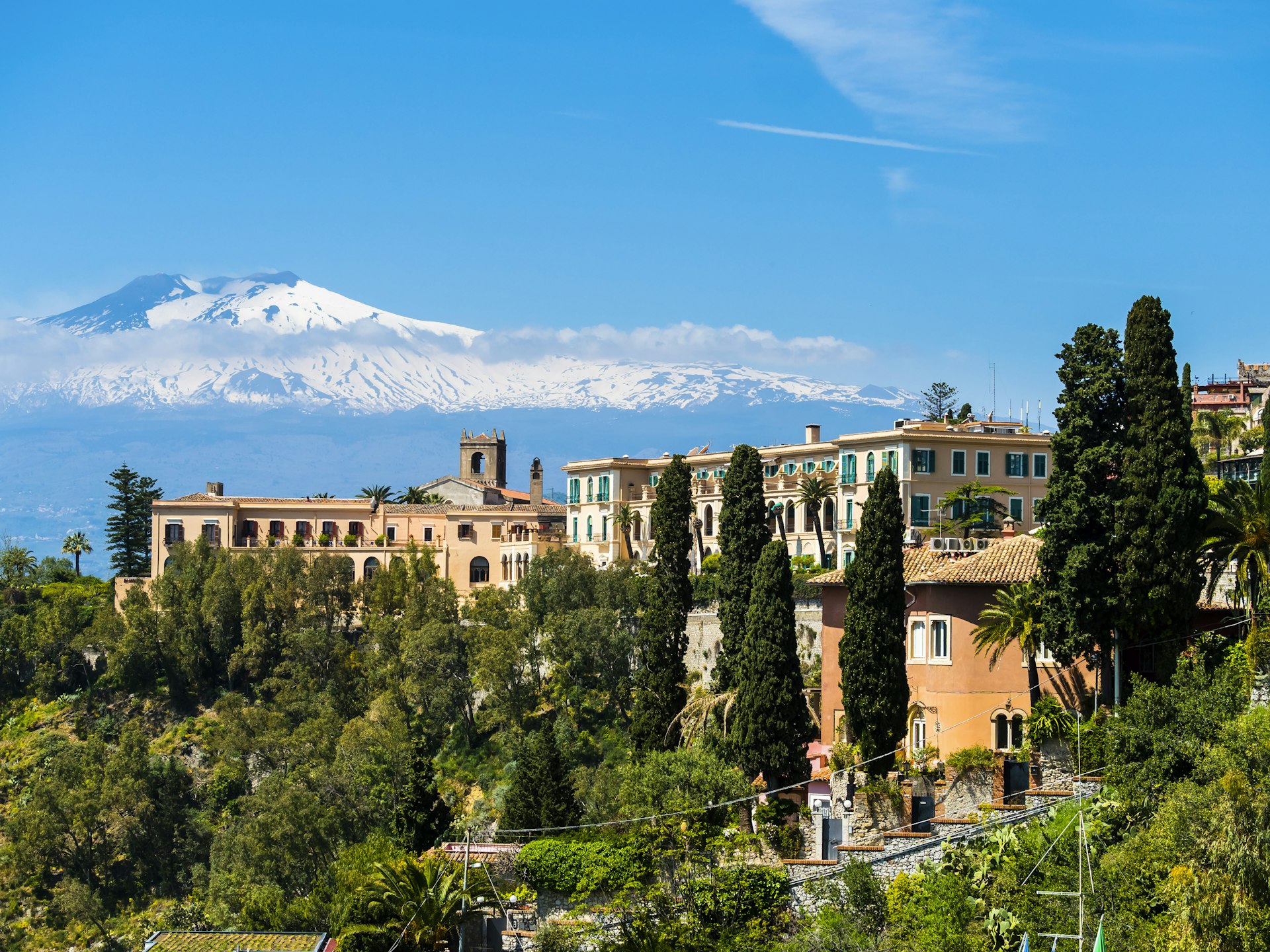 Italy, Sicily, Taormina, view to hotel with Mount Etna in the background