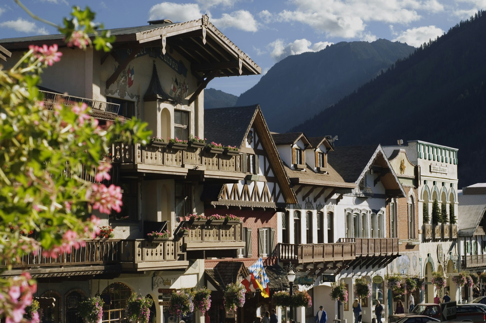 European village. European Village Батуми. Leavenworth Washington. Ливенворт город. U.S. Town.