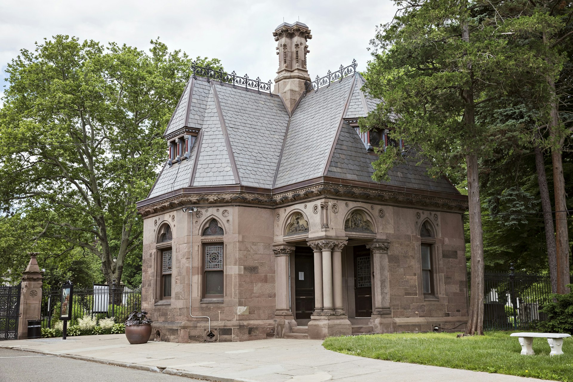 The gatehouse at Green-Wood Cemetery