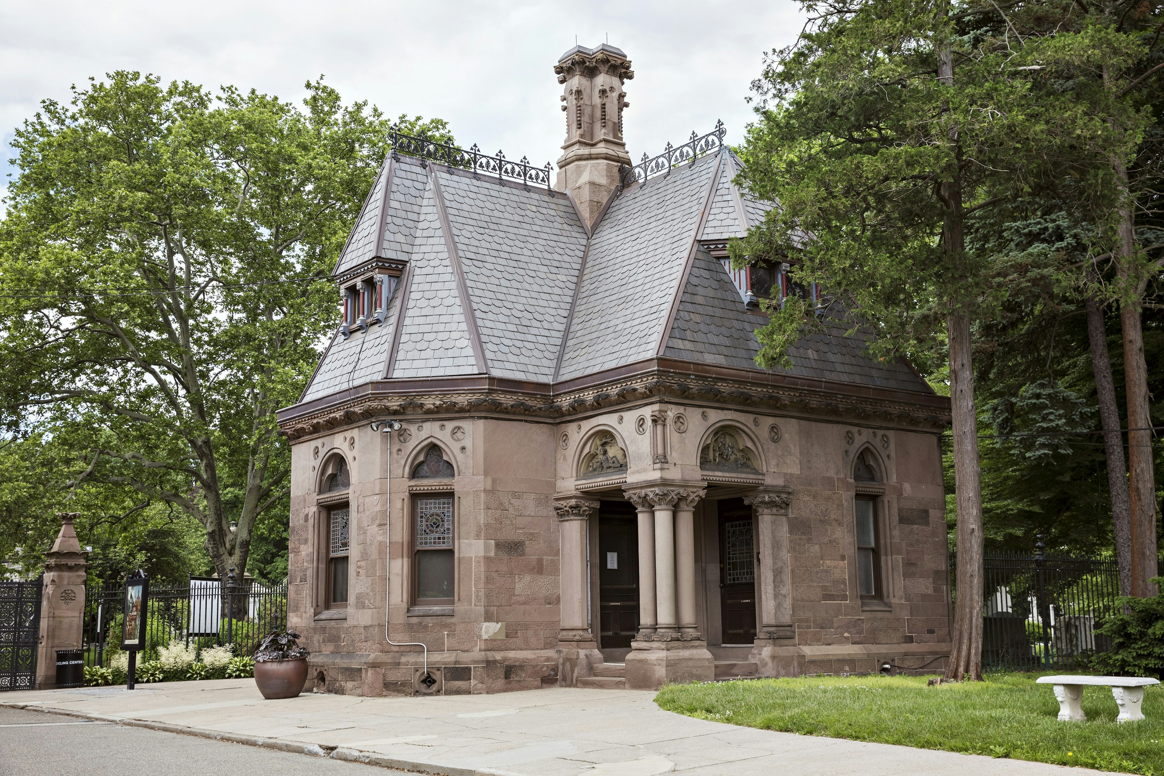 The gatehouse at Green-Wood Cemetery