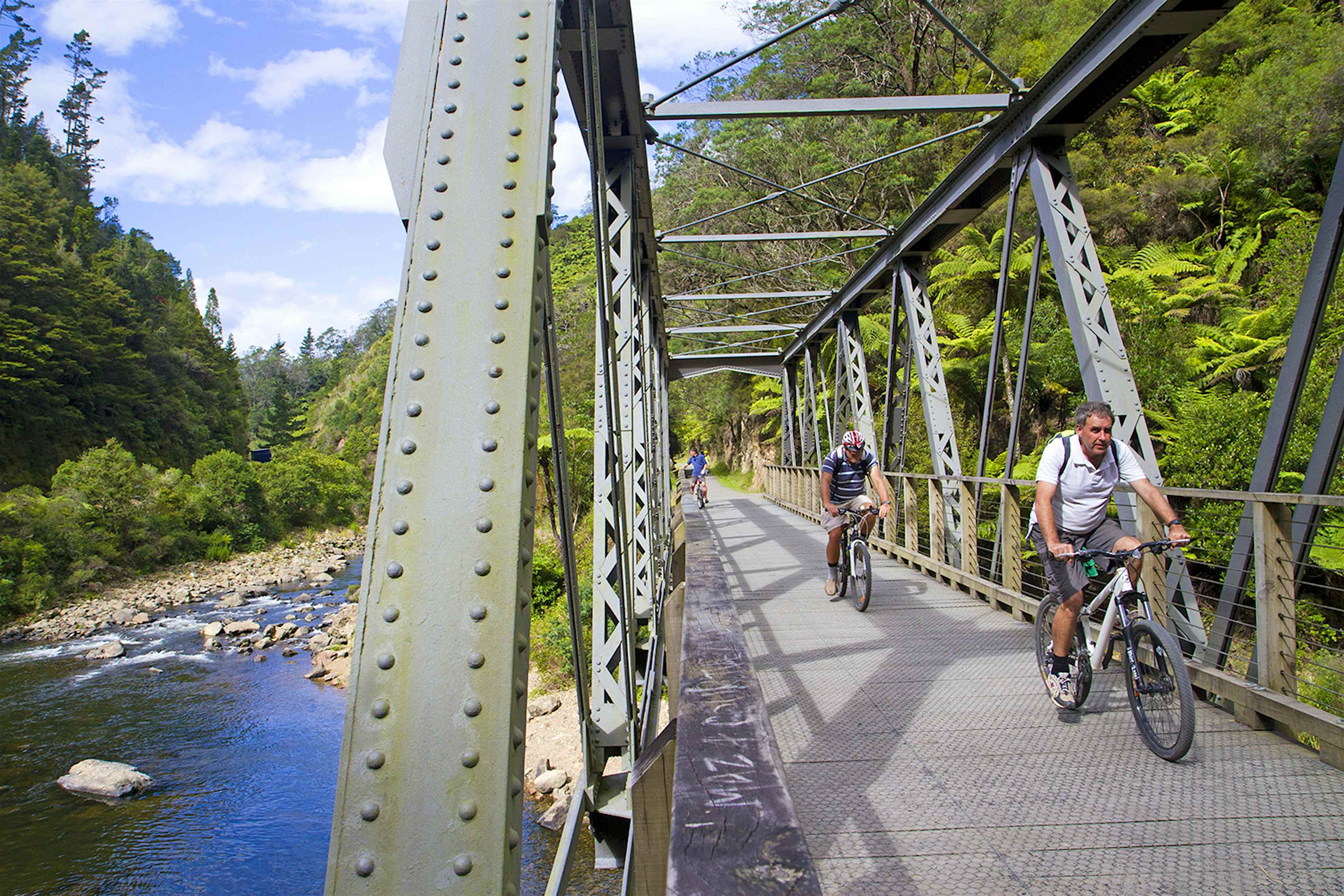 self guided cycle tours new zealand