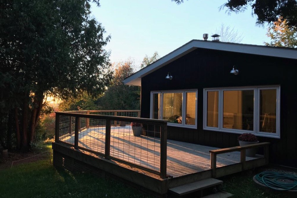 A wooden cabin in Beaver Valler, Ontario