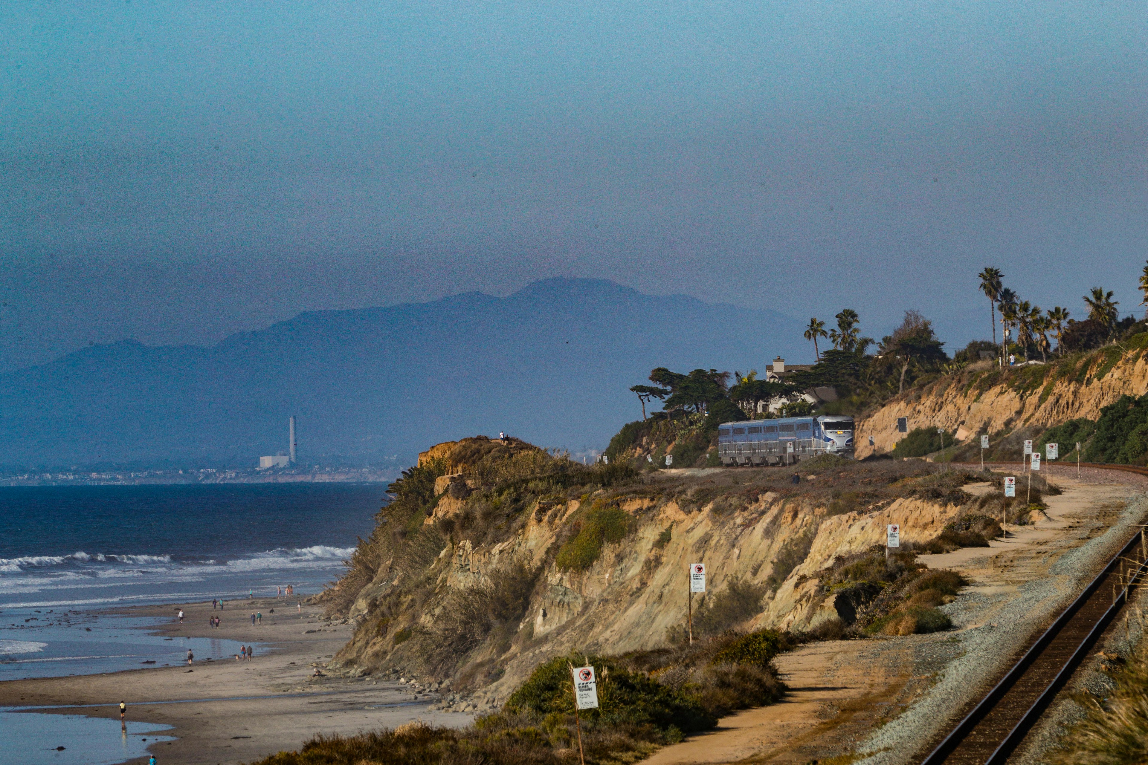 amtrak train pacific surfliner  between los angeles and san diego