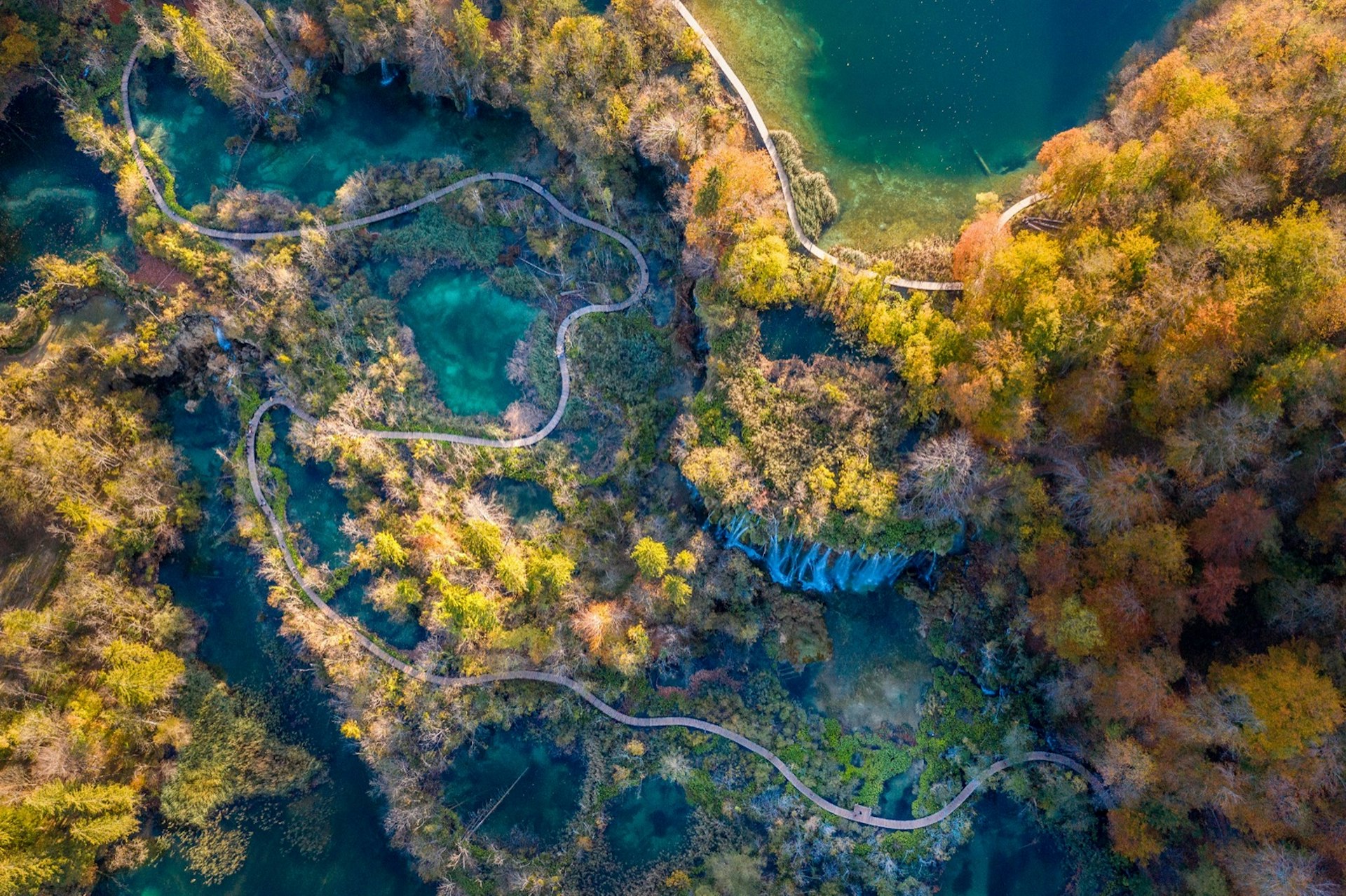 Plitvice_Lakes_Fall.jpg