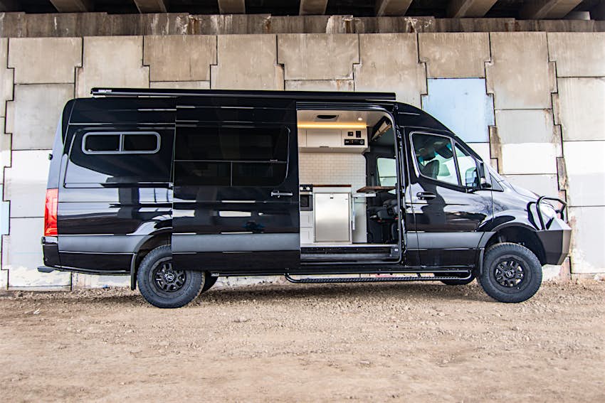 The custom van a couple to explore the USA for year