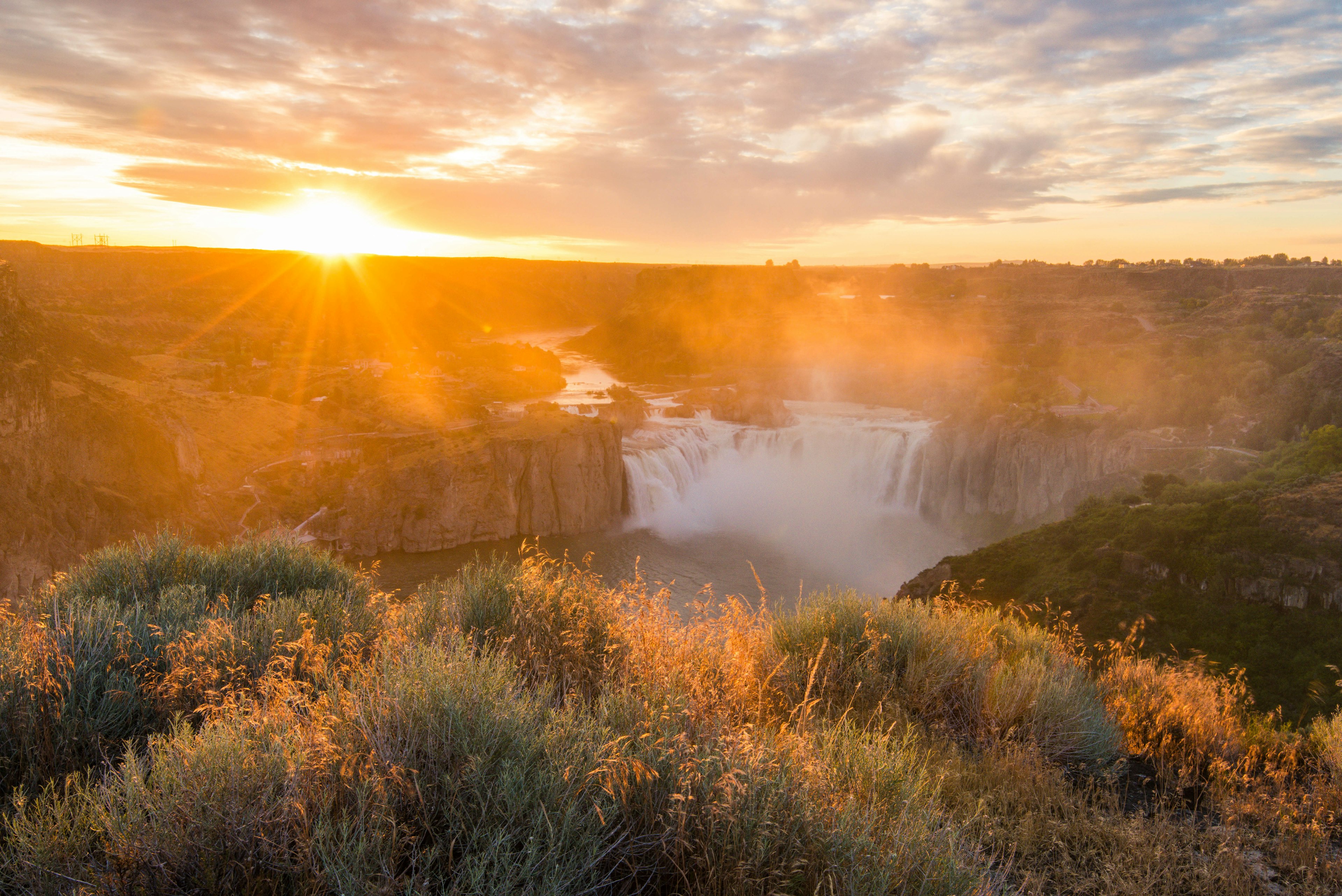 Sunrise at Shoshone Falls in Twin Falls, Idaho