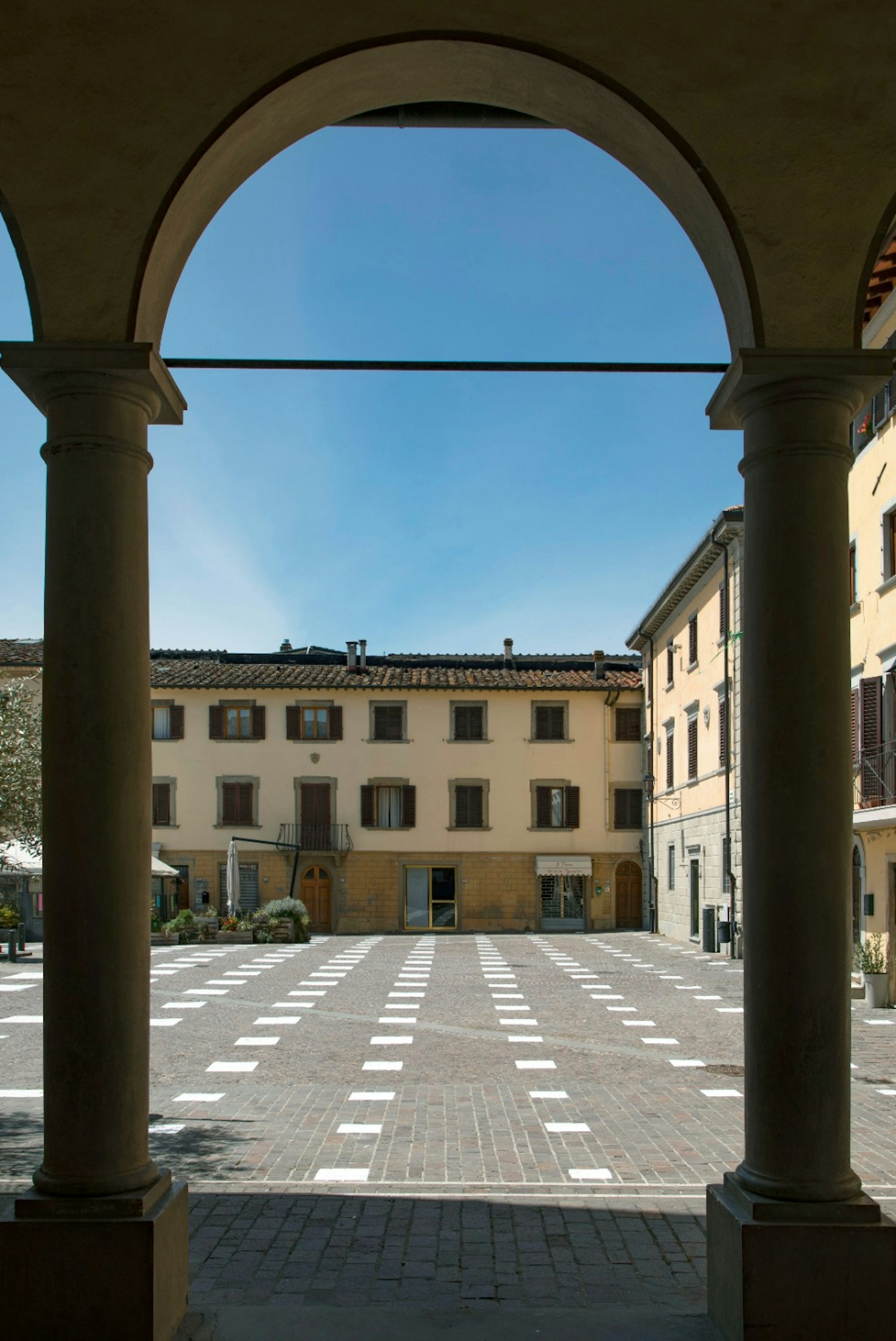 The StoDistante installation located on Piazza Giotto in the town of Vicchio in Italy