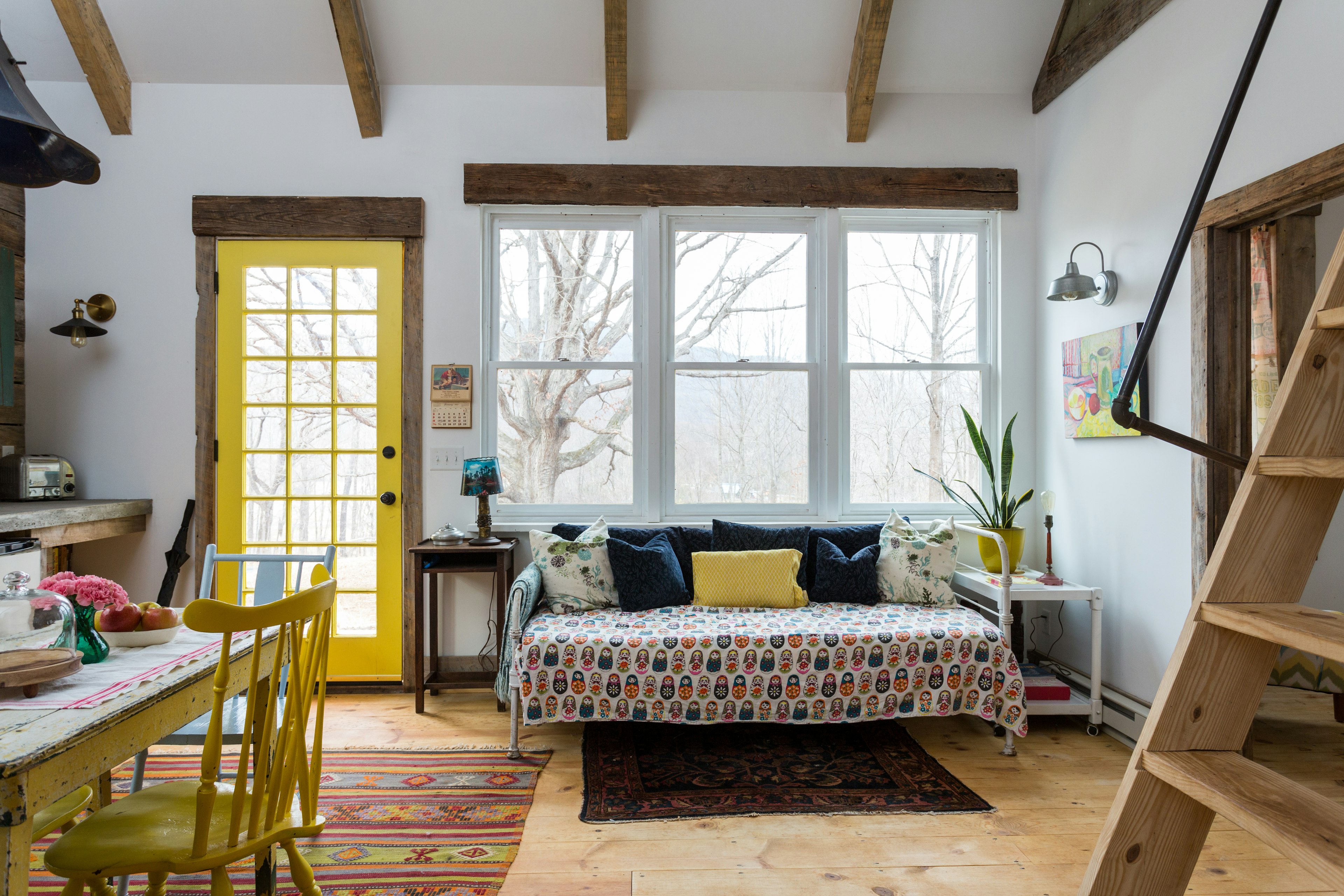 Modern and bright living room interiors of Virginia cottage