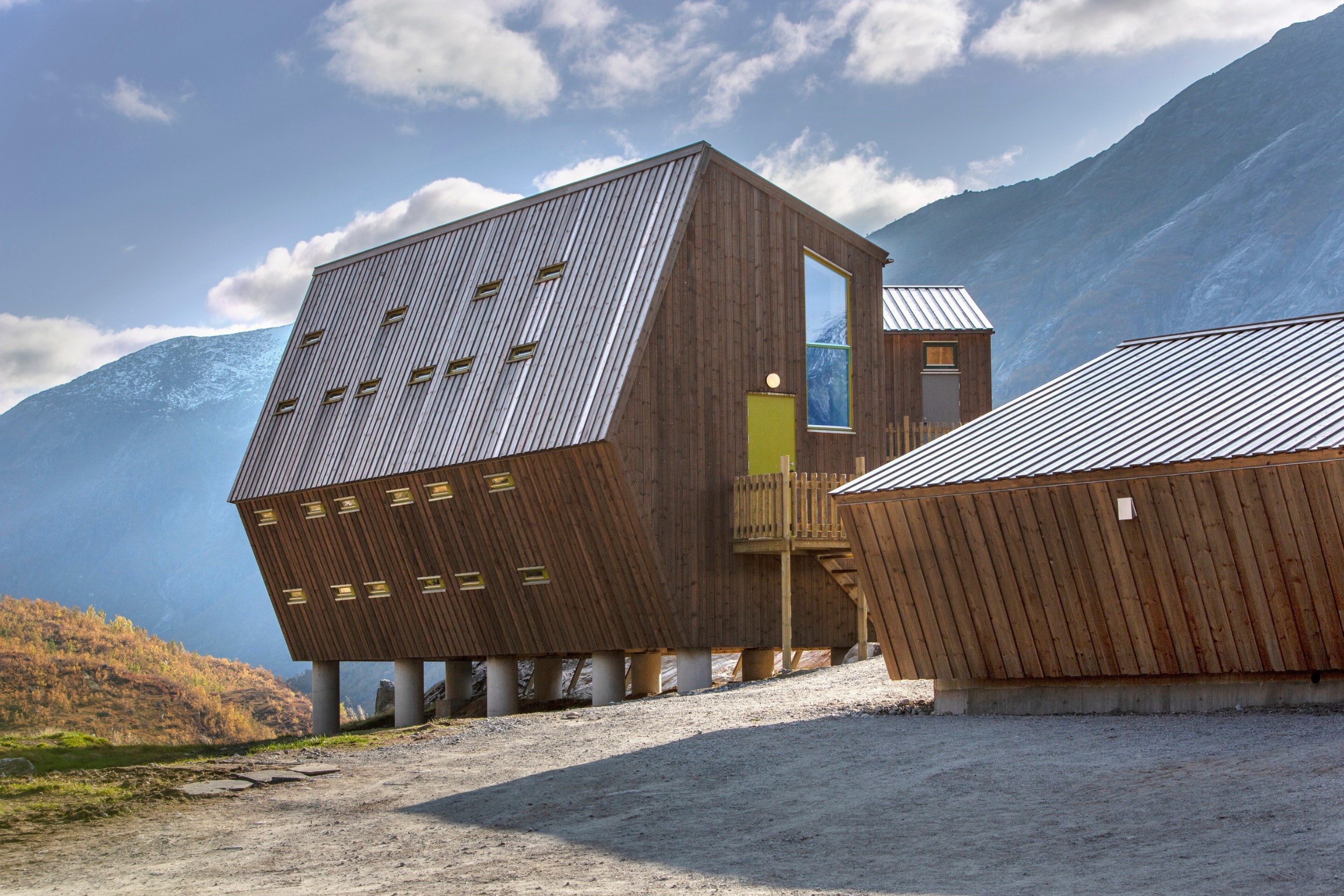 The wooden Tungestølen hiking cabin in Norway