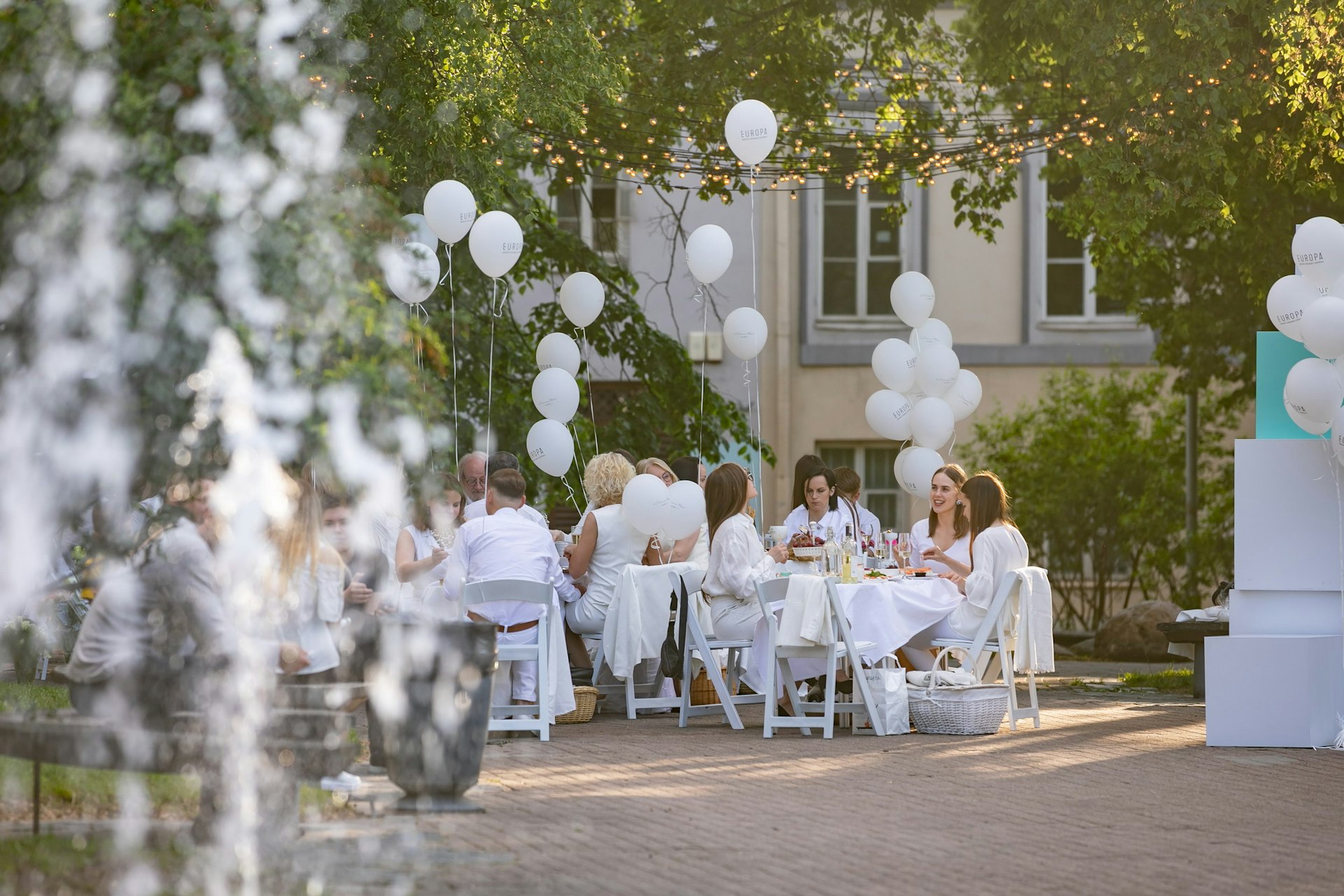 People dreesed in white at an event in Vilnius