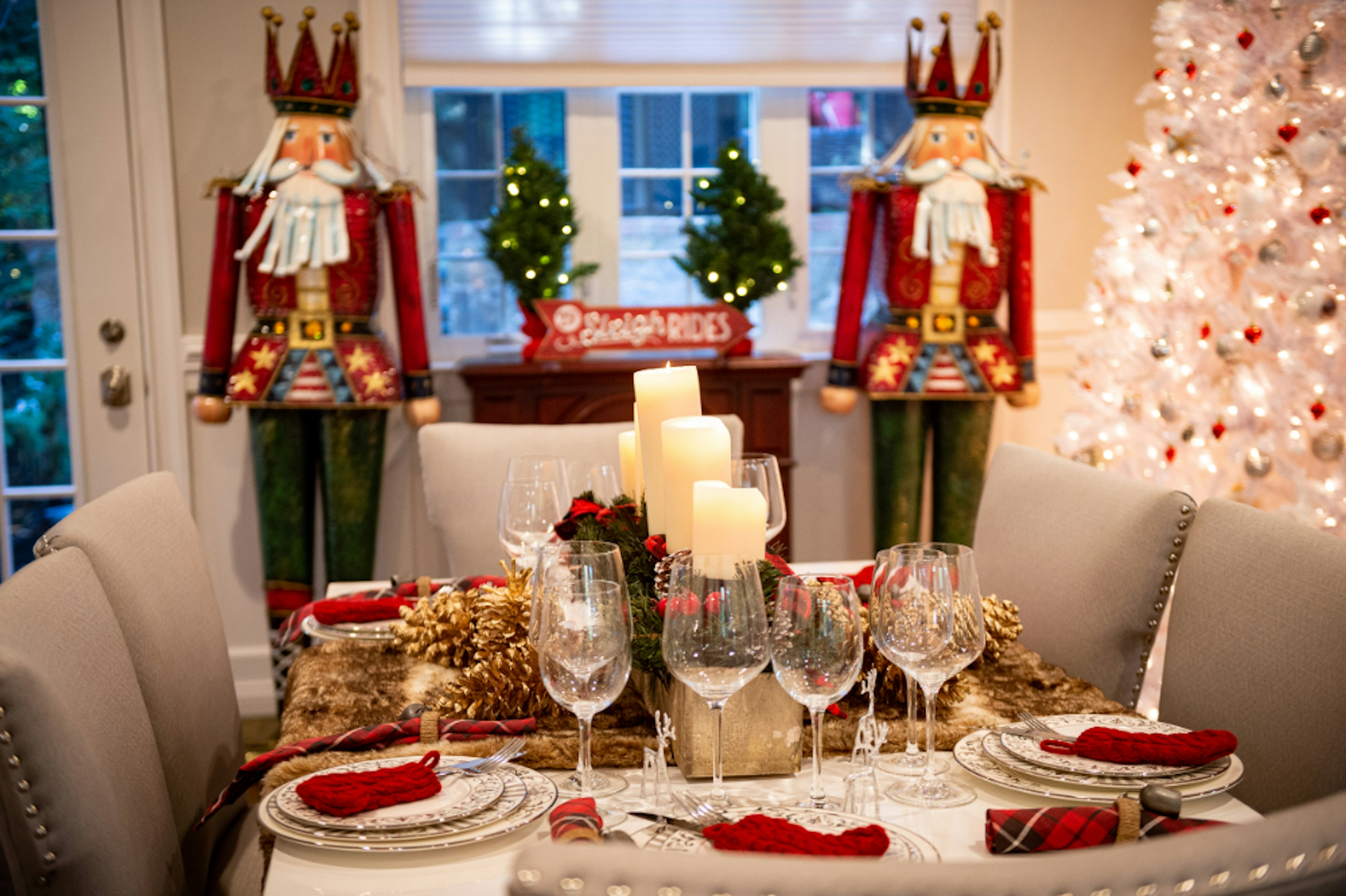 A Christmas tree and toy soldiers in the Vrbo Lifetime House