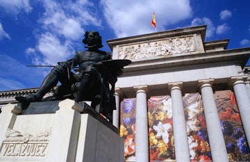 Statue outside Muse del Prado, Retiro.