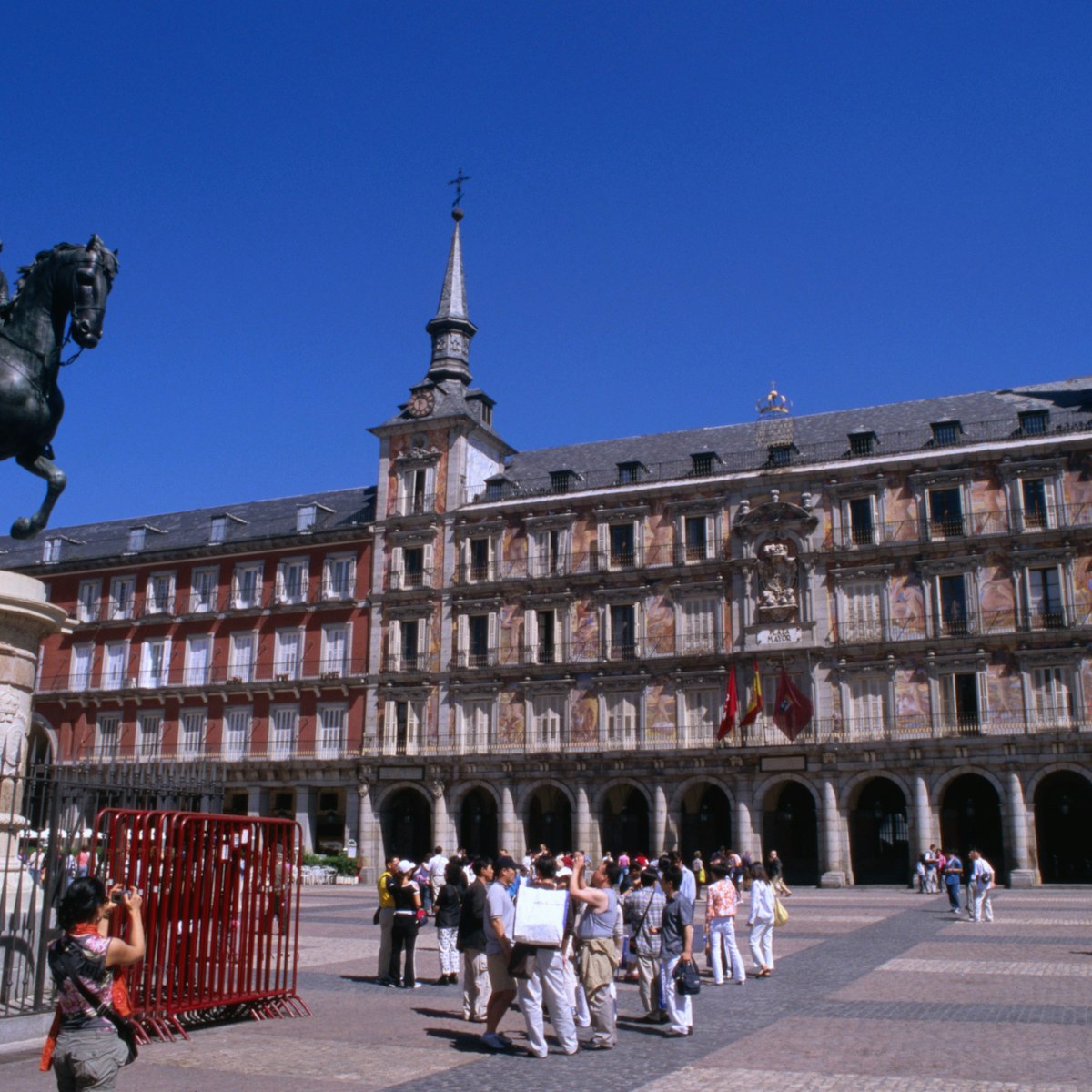 Statue of Felipe III and Real Casa de la Panaderia house on Plaza Mayor, Sol.
